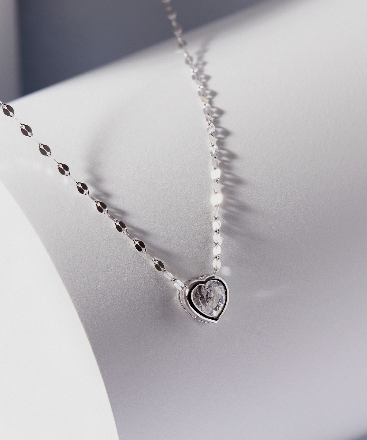 엘렌쥬얼리(HELENE JEWELRY) 14K 화이트 리틀 하트 큐빅 목걸이
