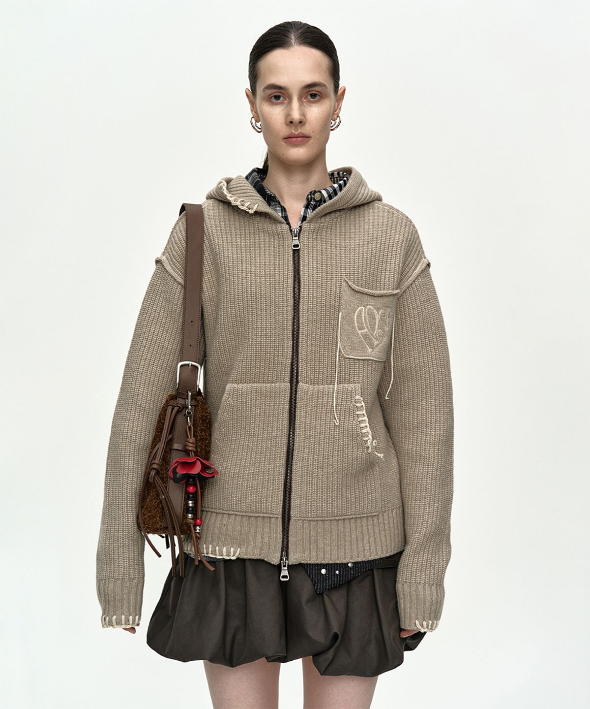 앤더슨벨(ADSB ANDERSSON BELL) UNISEX HEART LOGO HOOD ZIP-UP SWEATER atb1420u(BEIGE)