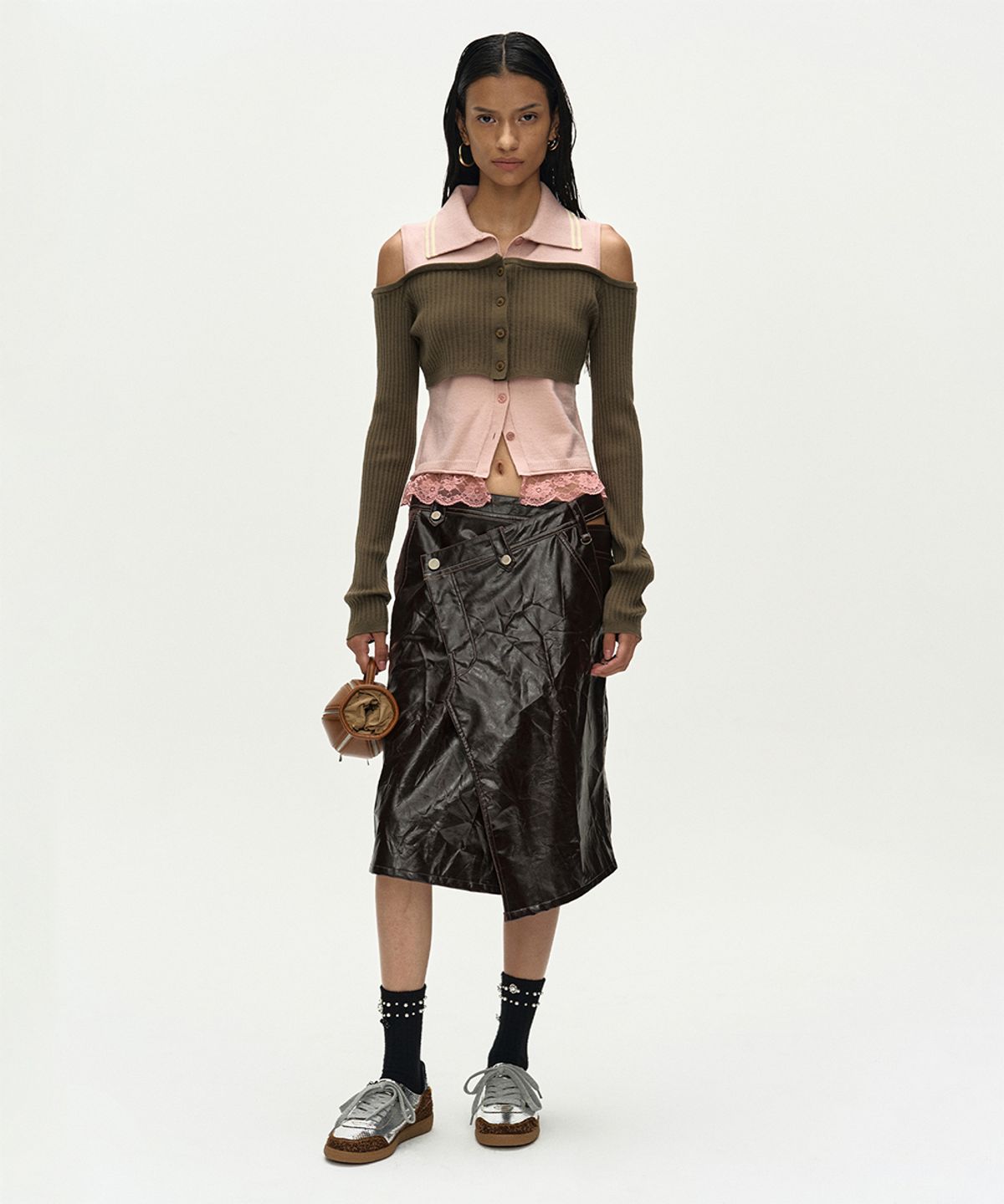 앤더슨벨(ADSB ANDERSSON BELL) LAYERED OFF-SHOULDER COLLAR TOP atb1481w(KHAKI/PINK)