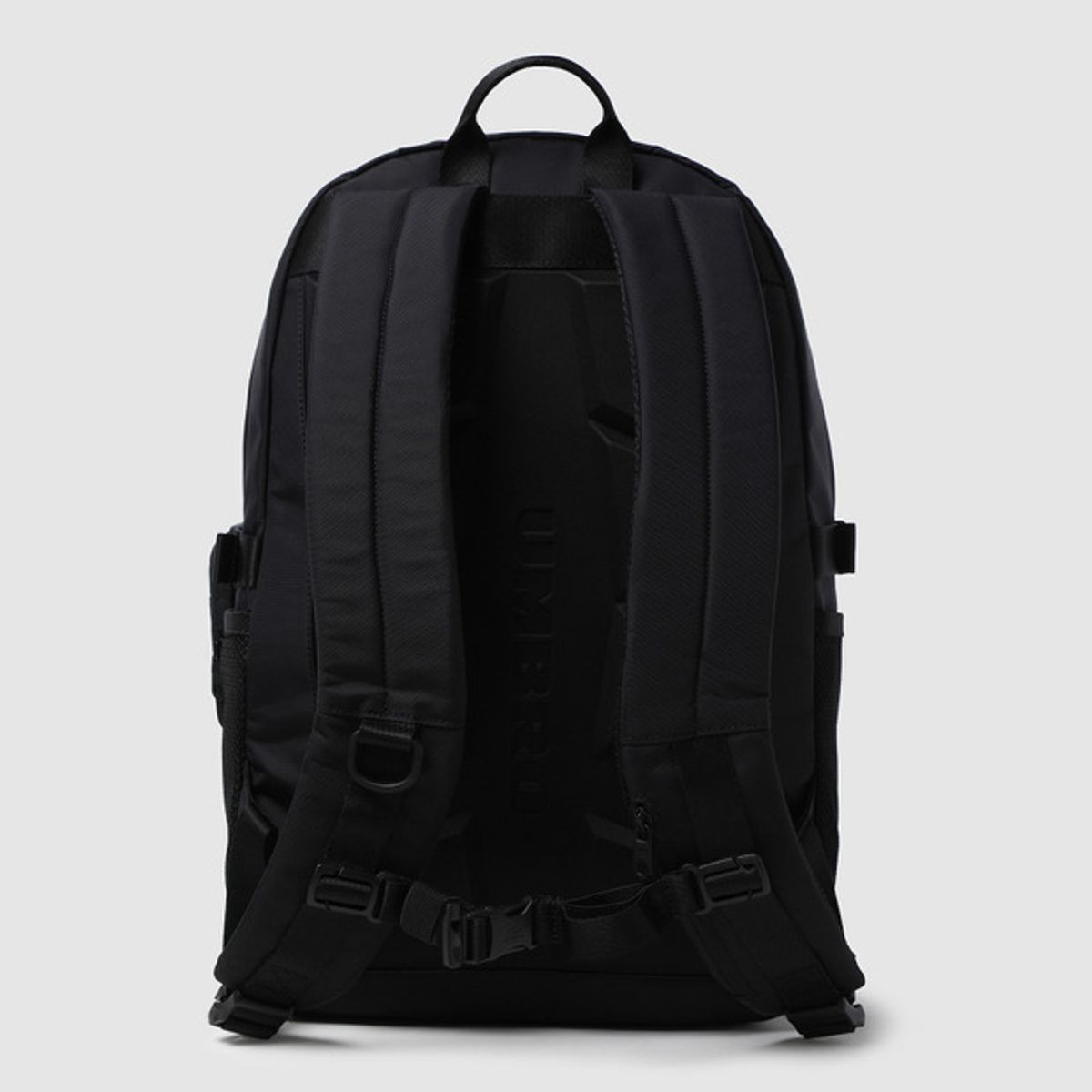 엄브로(UMBRO) 피쳐 백팩 (25L 크로스백 구성) 블랙 UR123CBP13