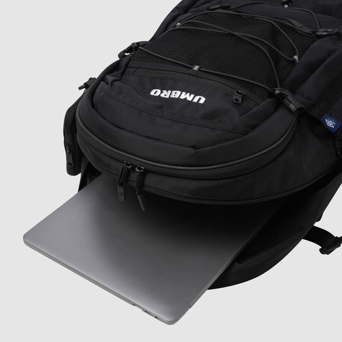 엄브로(UMBRO) 에너제틱 백팩 (29L 크로스백 구성) 블랙 UR123CBP18