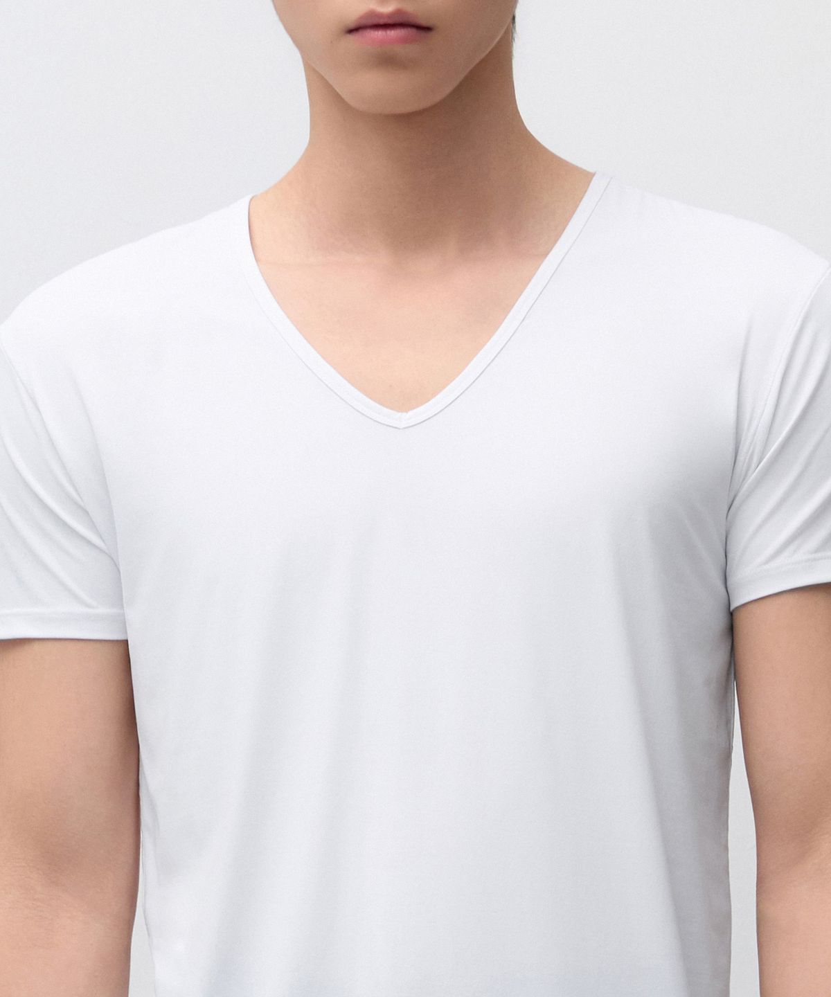 무신사 스탠다드(MUSINSA STANDARD) [쿨탠다드] 브이 넥 언더셔츠 [화이트]