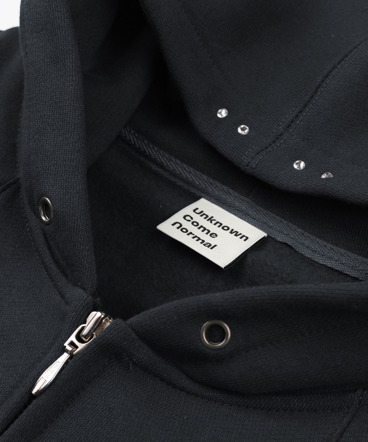 언노운컴노멀(UNKNOWNCOMENORMAL) Symbol Crystal HD Zip Up [CHARCOAL]