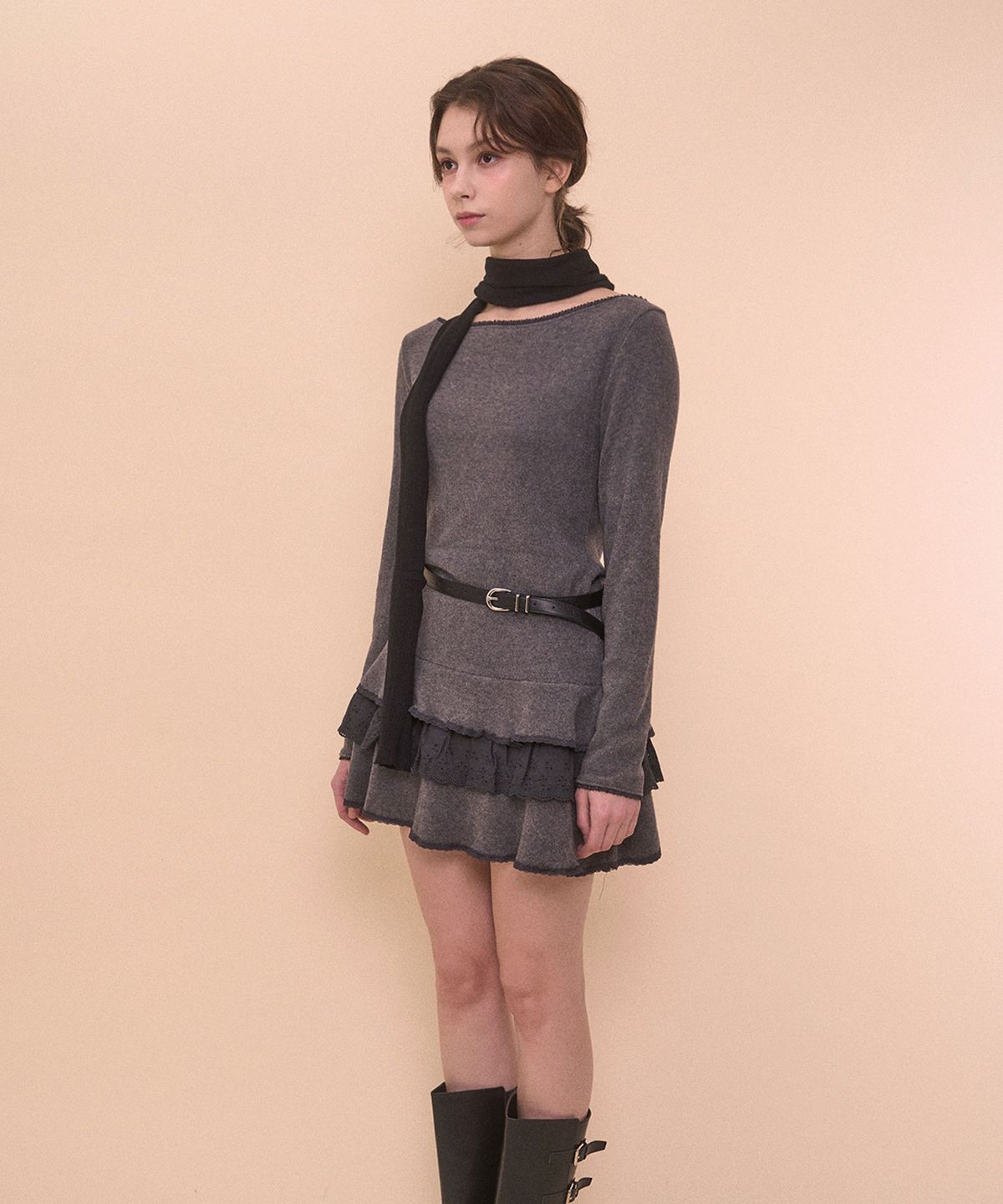 벨리아르(BELLIALEU) LACE BOAT NECK DRESS-DARK GRAY