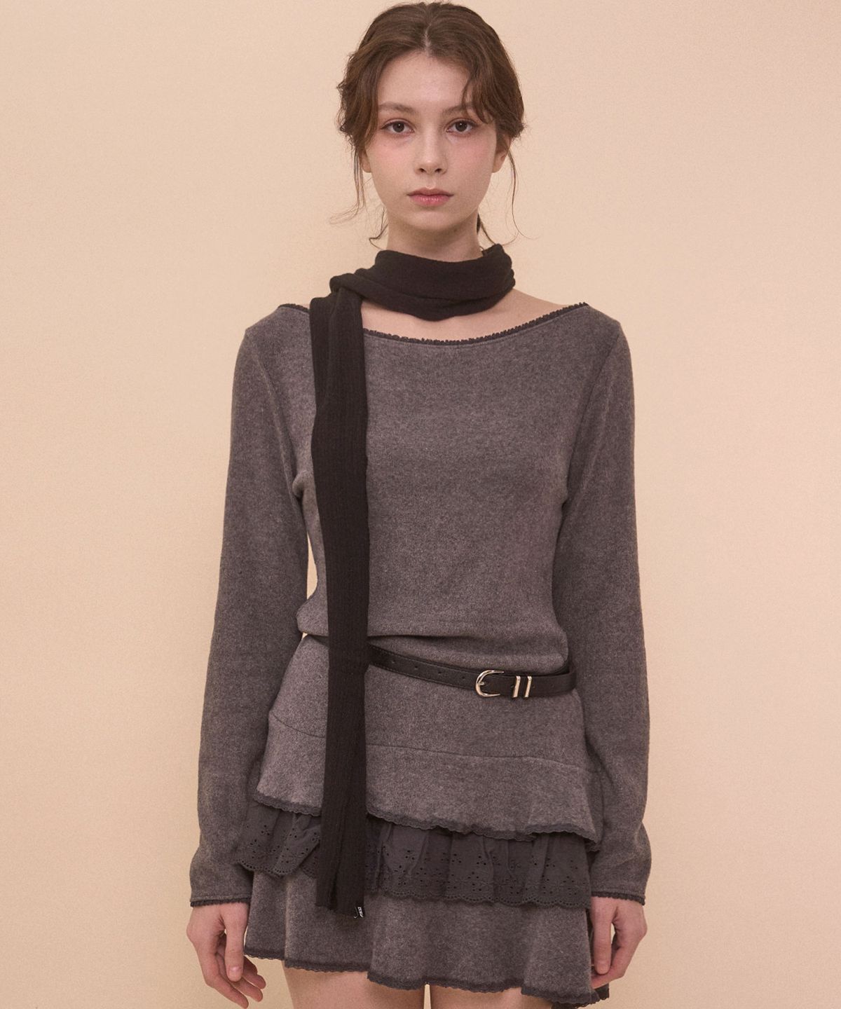 벨리아르(BELLIALEU) LACE BOAT NECK DRESS-DARK GRAY