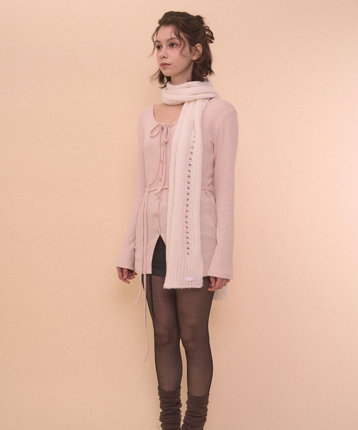 벨리아르(BELLIALEU) STRAP LONG SLEEVE CARDIGAN-CREAM PINK