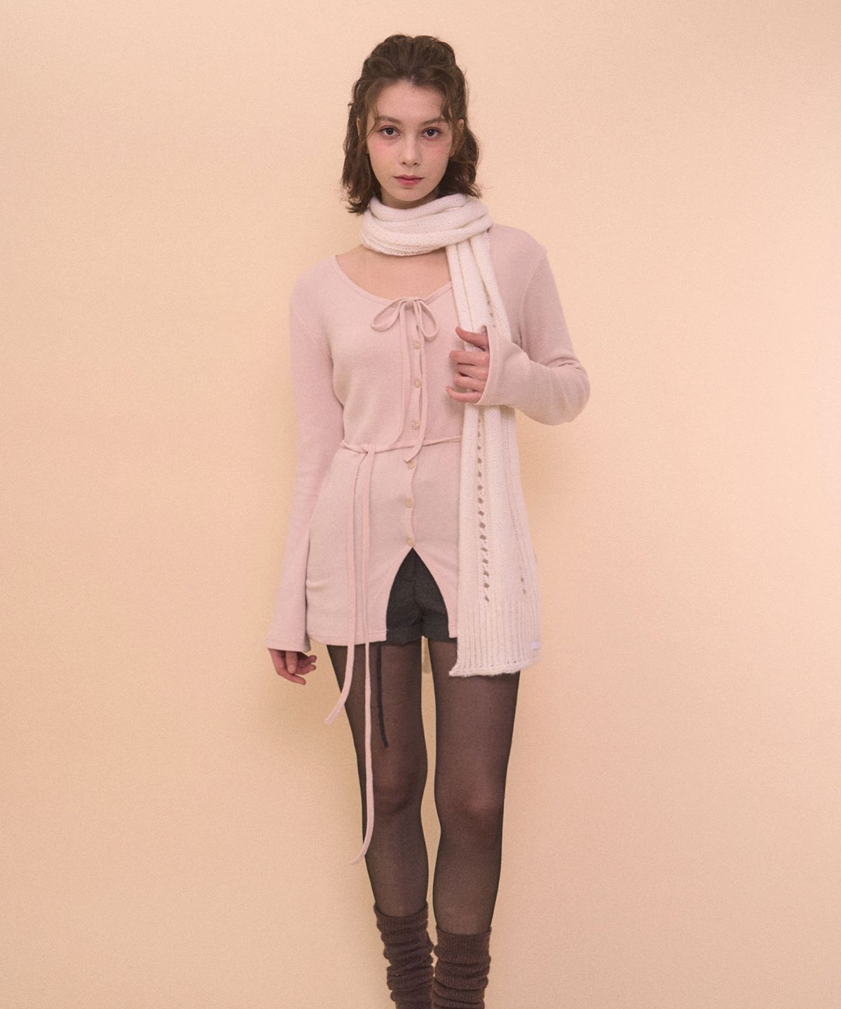 벨리아르(BELLIALEU) STRAP LONG SLEEVE CARDIGAN-CREAM PINK