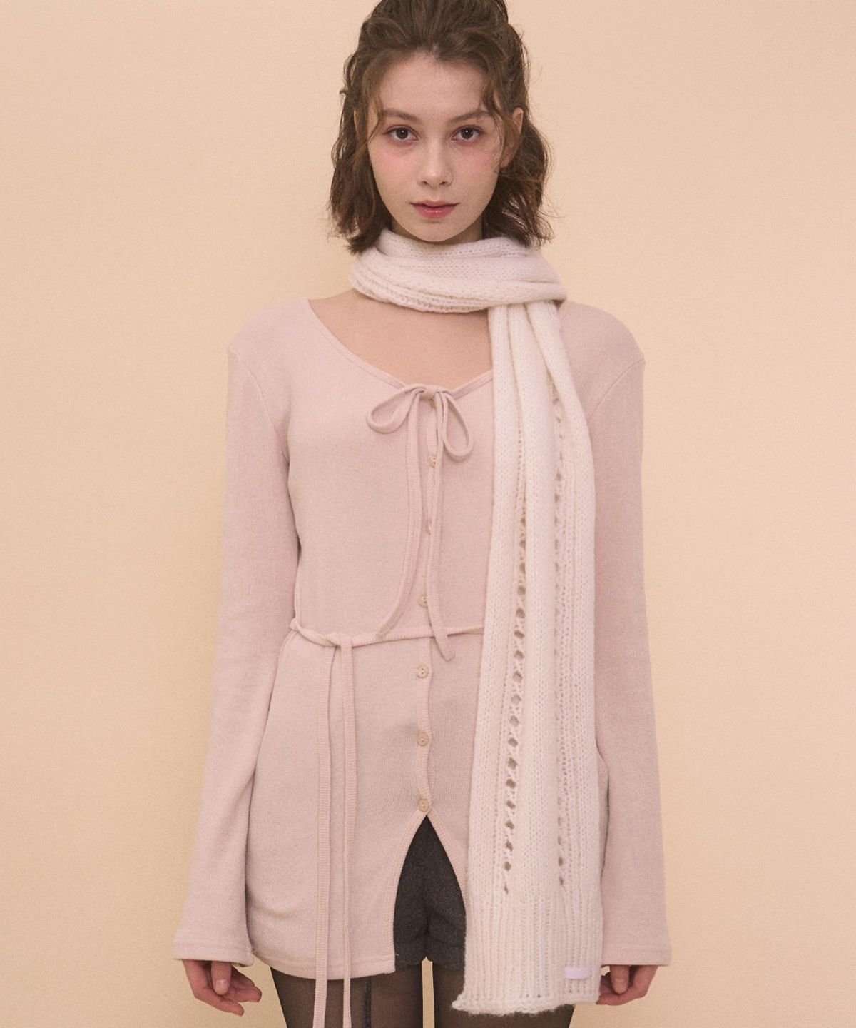 벨리아르(BELLIALEU) STRAP LONG SLEEVE CARDIGAN-CREAM PINK