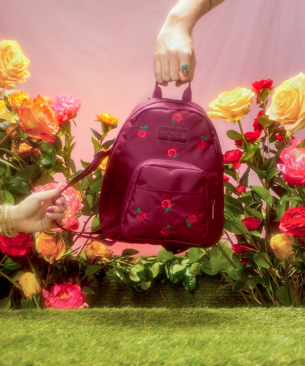 잔스포츠(JANSPORT) 하프파인트 FX JUST A ROSE EMBROIDERY