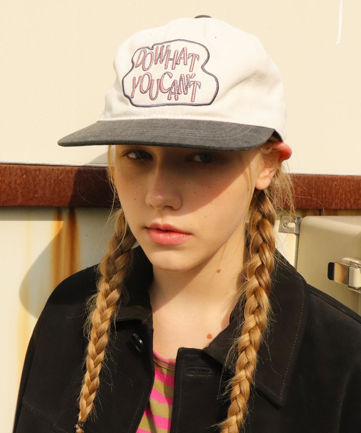 슬리피슬립(SLEEPYSLIP) FLAT DO WHAT YOU CANT BEIGE/CHARCOAL CAP
