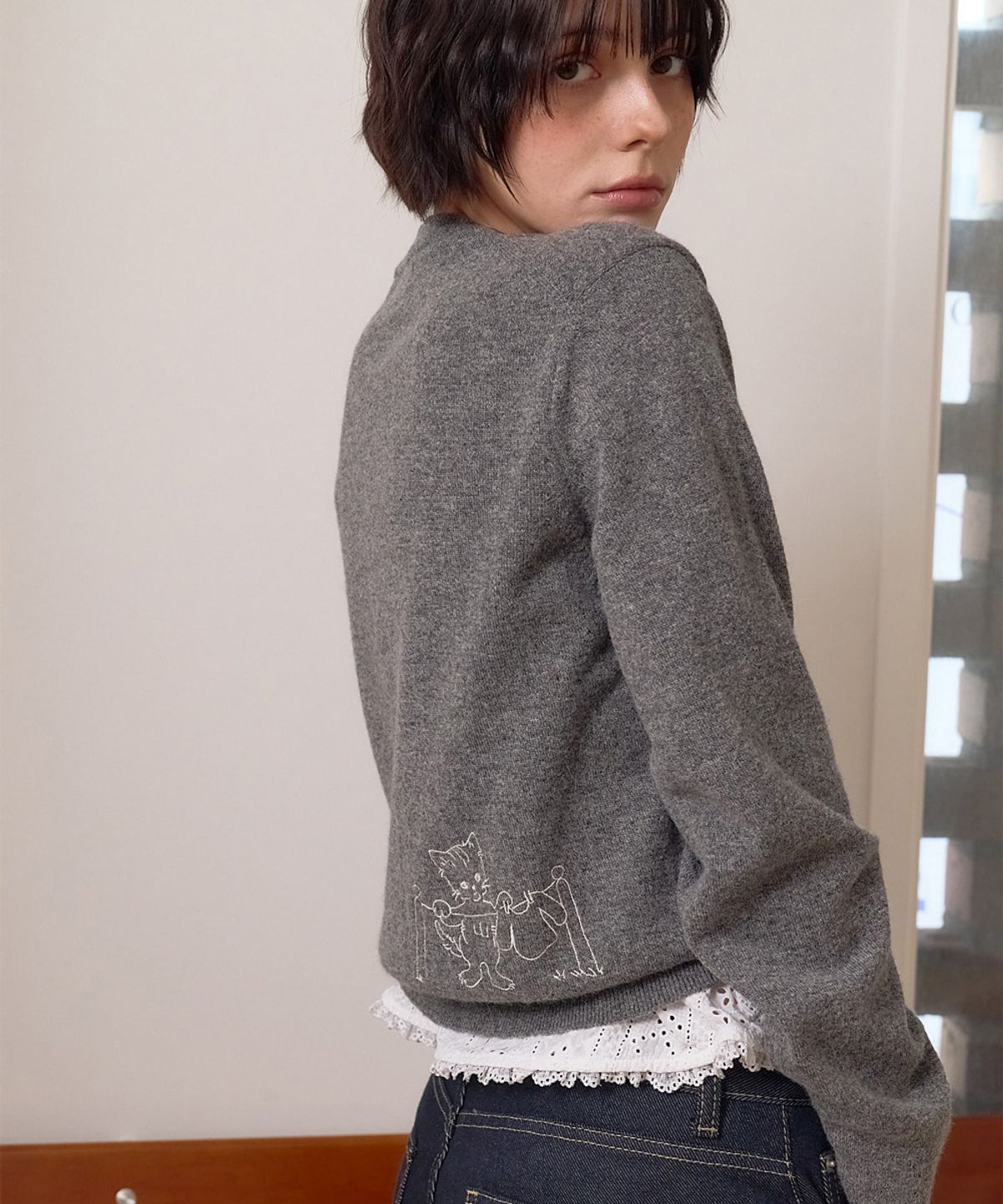 베이비블루니들즈(BABYBLUENEEDLES) Kitten Embroidery Knit Cardigan CHARCOAL