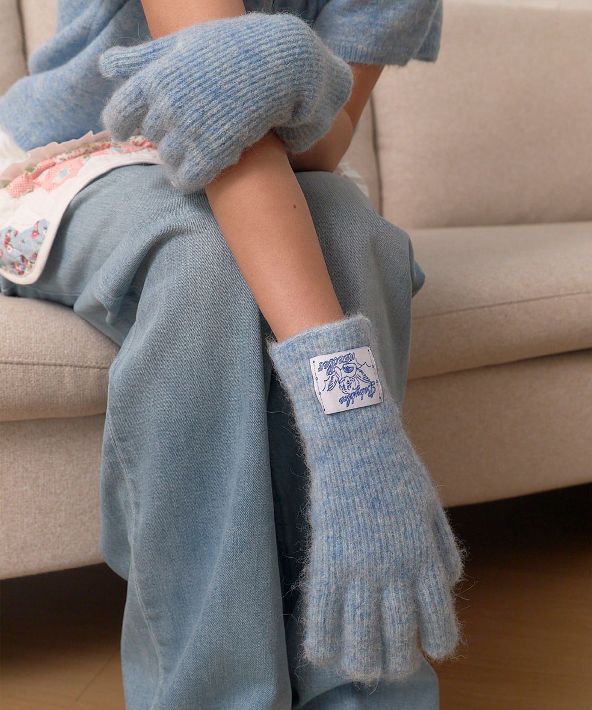베이비블루니들즈(BABYBLUENEEDLES) Hairy Alpaca Knit Gloves BLUE