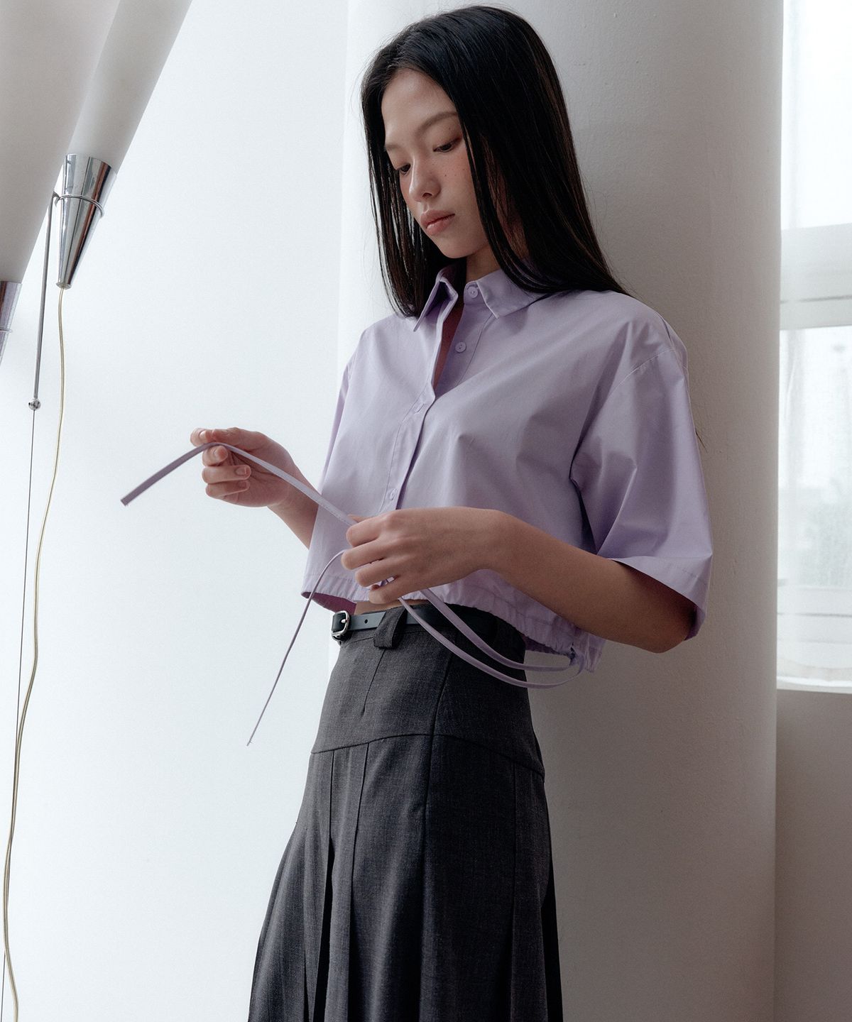 벨르(VELLE) Ribbon Strap Crop Shirt_Light Purple