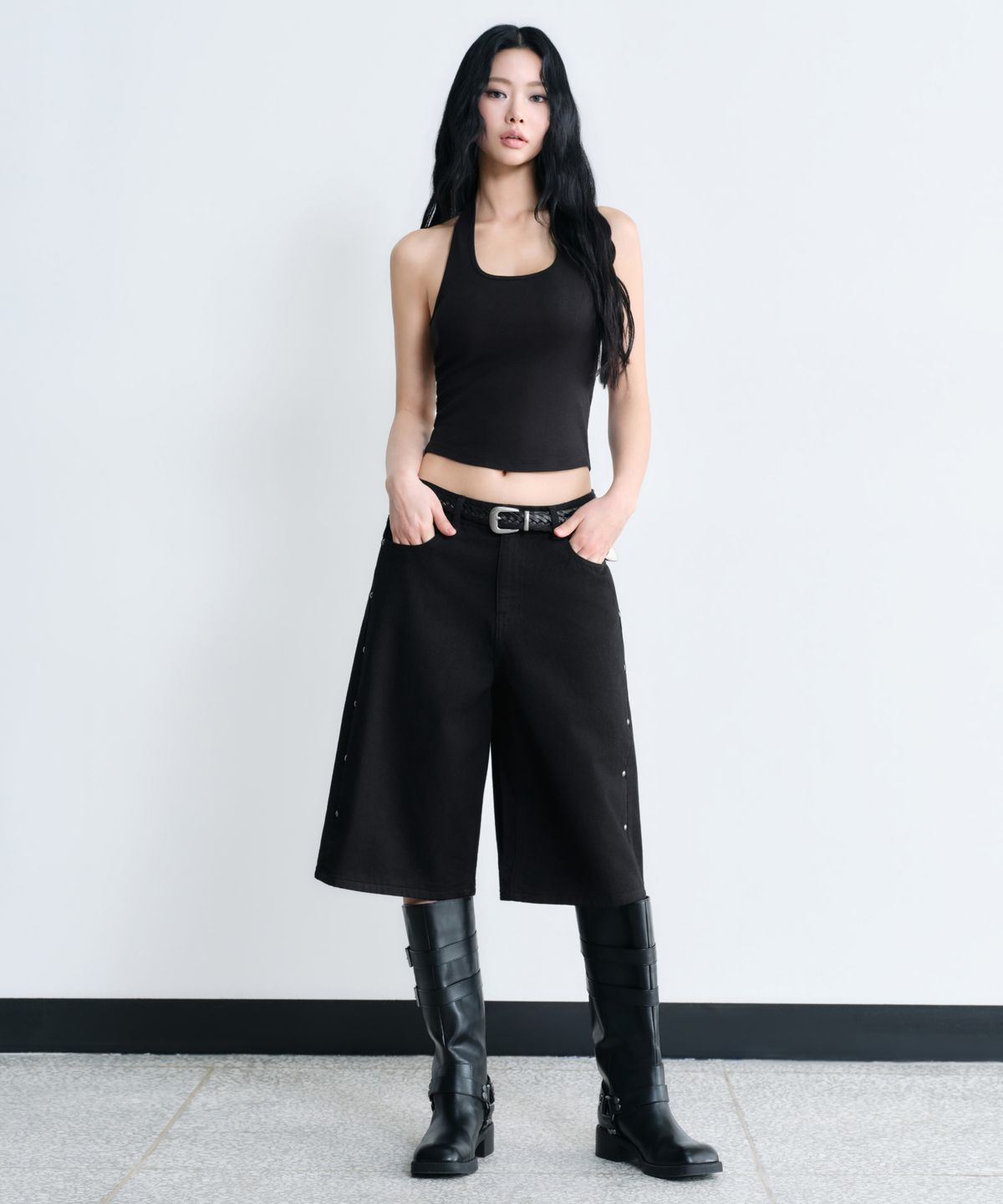 무신사 스탠다드 우먼(MUSINSA STANDARD WOMAN) 우먼즈 스터드 데님 스케이터 쇼츠 [블랙]