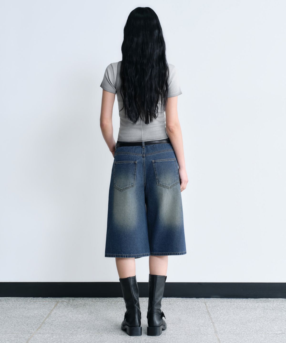 무신사 스탠다드 우먼(MUSINSA STANDARD WOMAN) 우먼즈 스터드 데님 스케이터 쇼츠 [미디엄 인디고]