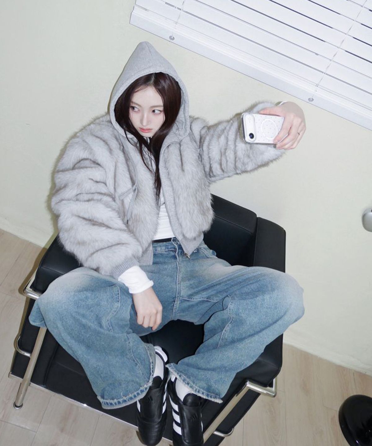 미쏘(MIXXO) 페이크 퍼 후드 집업 자켓_MIWJLG21SS