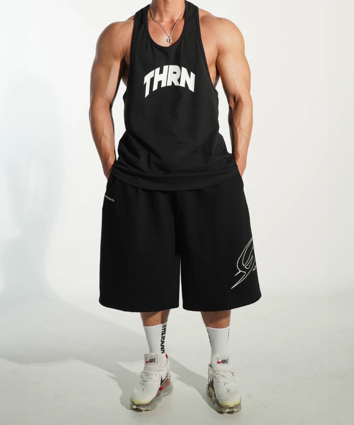 더랭크(THERANK) THRN STANDARD ARCH SLEEVELESS [BLACK]