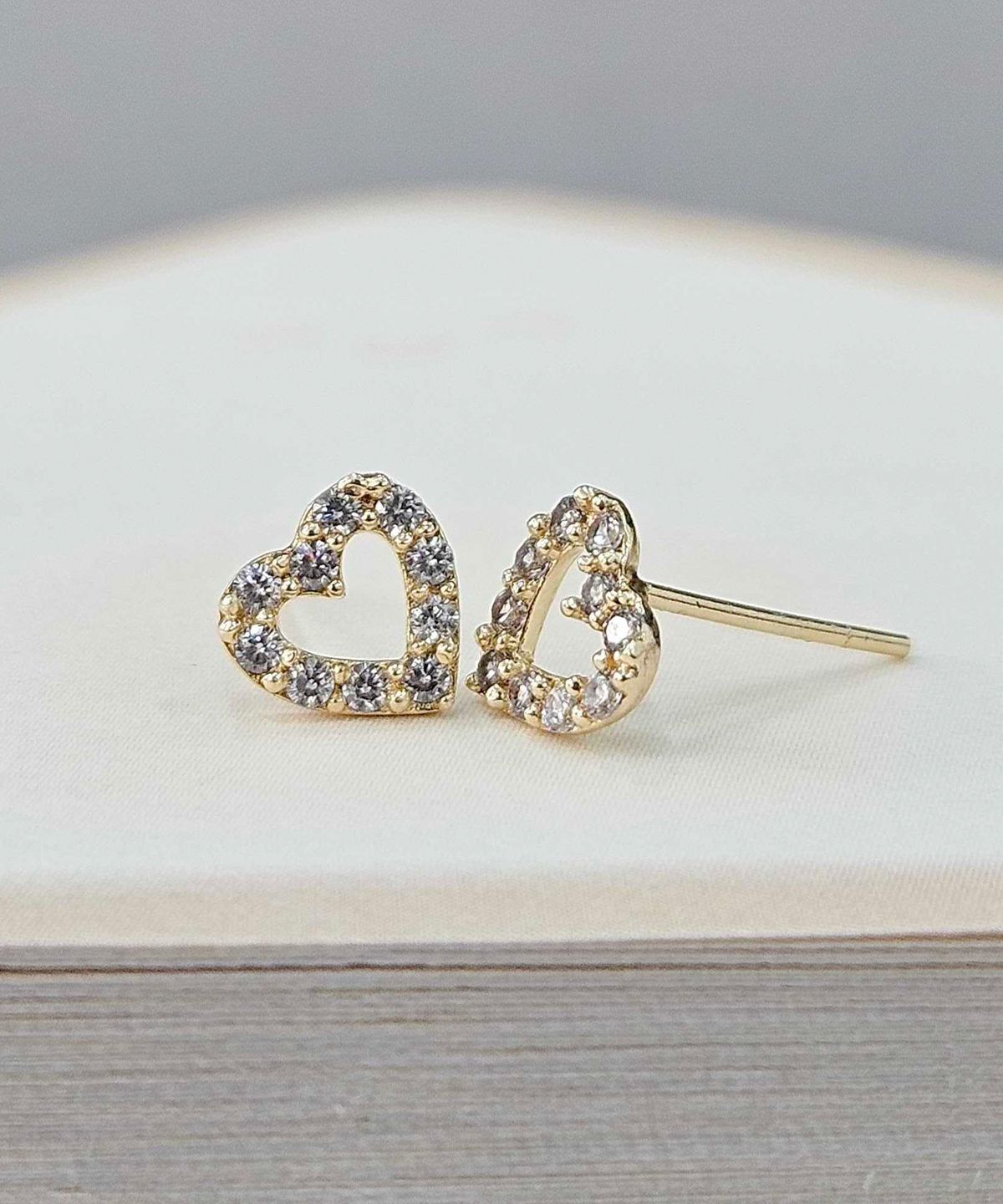 엘렌쥬얼리(HELENE JEWELRY) 14K 아모레 하트 큐빅 귀걸이