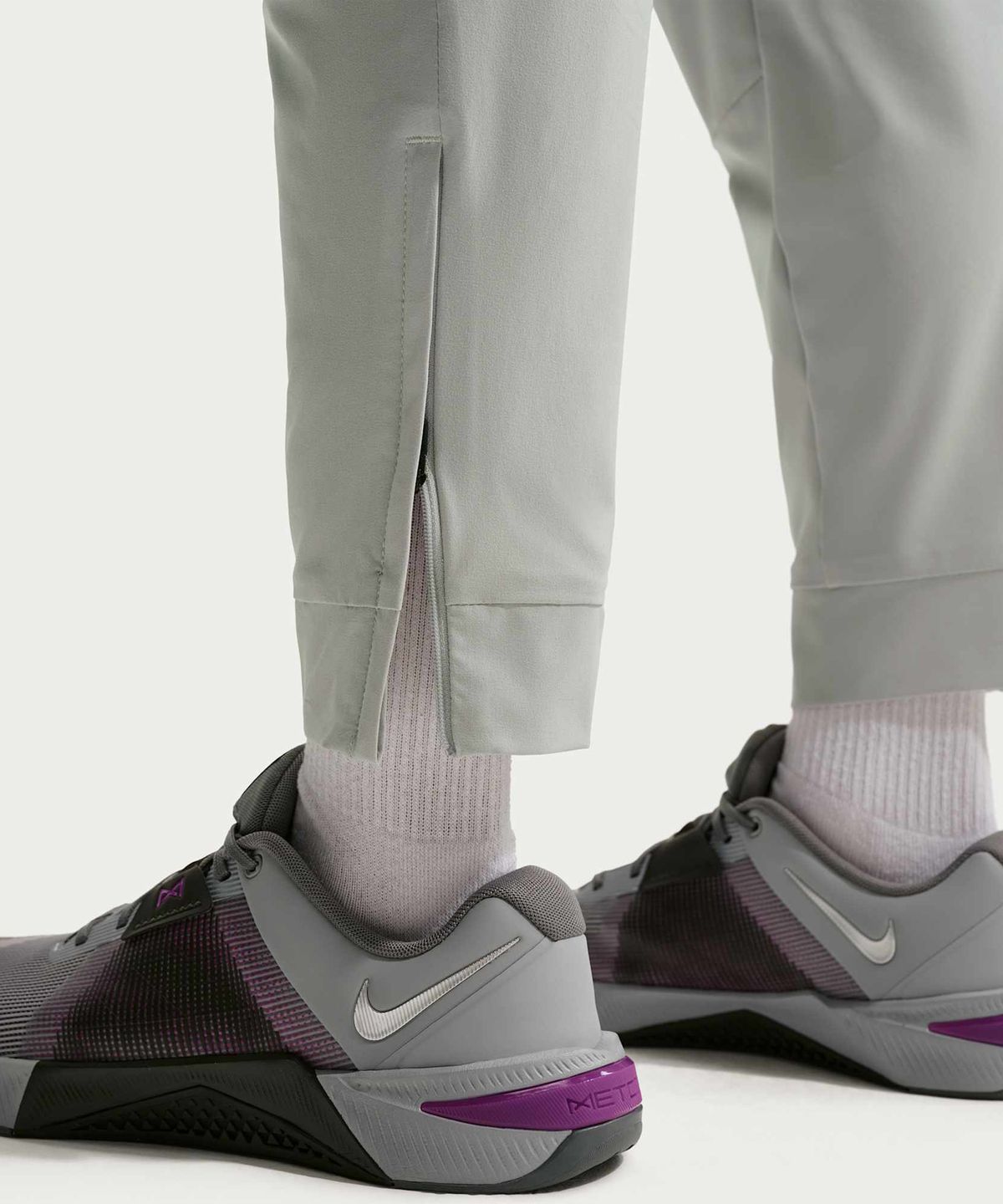 나이키(NIKE) 드라이 핏 언리미티드 테이퍼드 레그 다용도 팬츠 M - 그레이 포그:블랙:그레이 포그 / FB7549-097