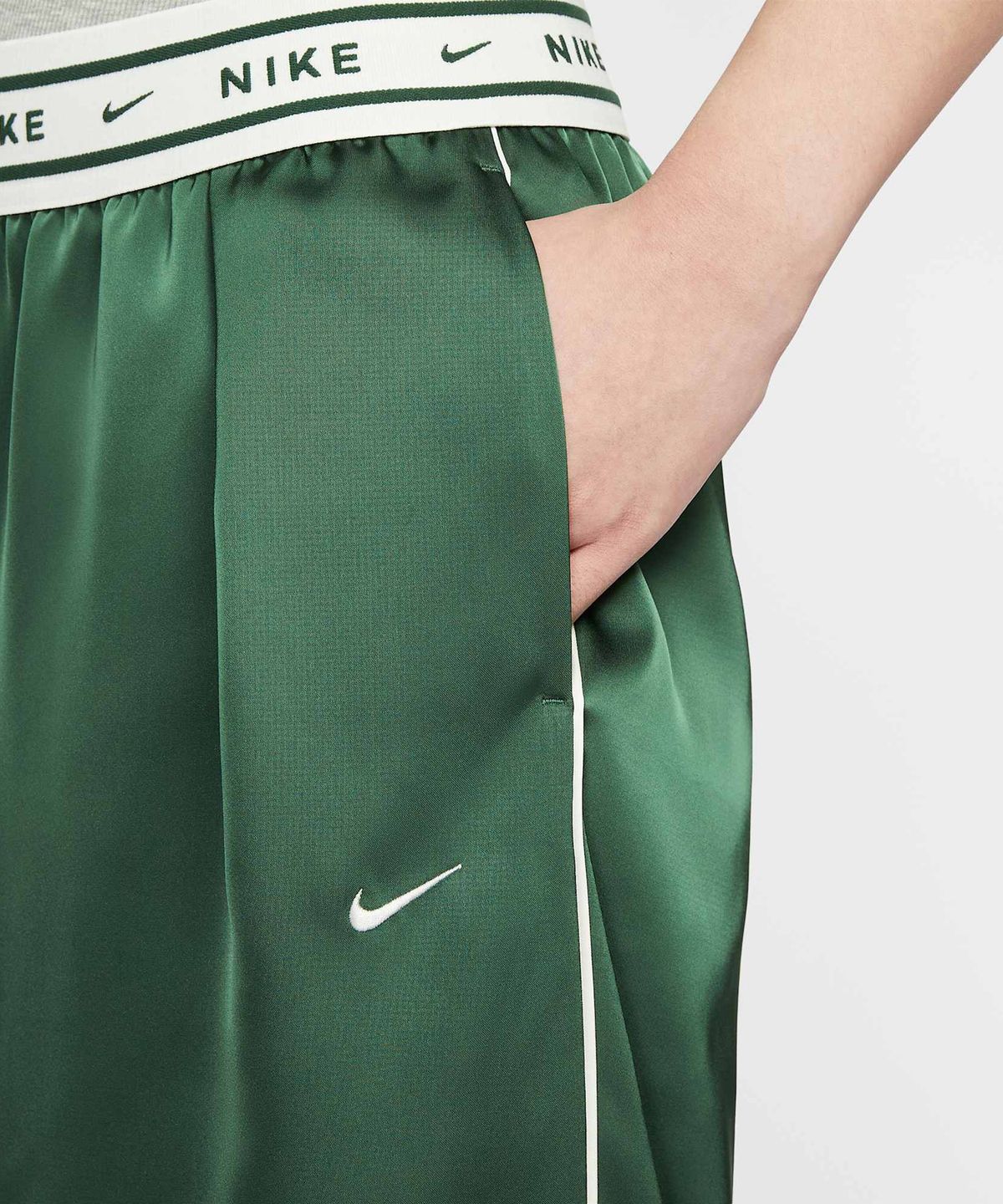 나이키(NIKE) 스포츠웨어 루즈 핏 미드라이즈 새틴 팬츠 W - 퍼:세일 / IH1327-323
