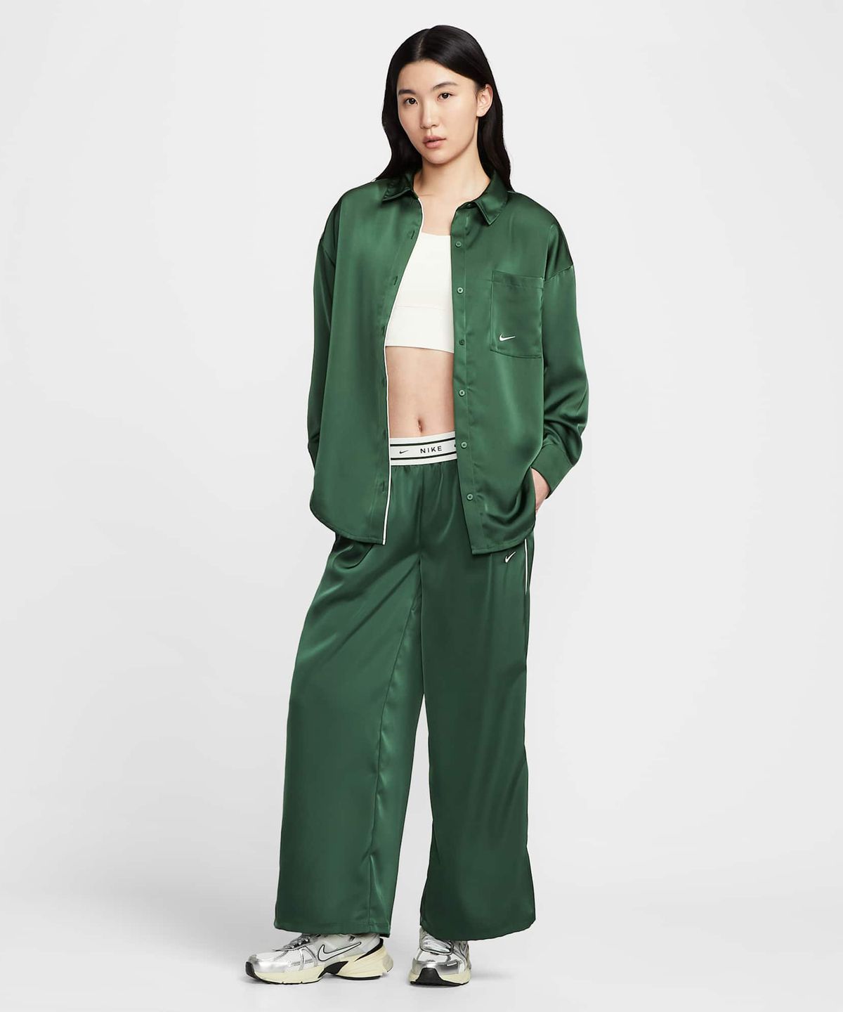 나이키(NIKE) 스포츠웨어 루즈 핏 미드라이즈 새틴 팬츠 W - 퍼:세일 / IH1327-323