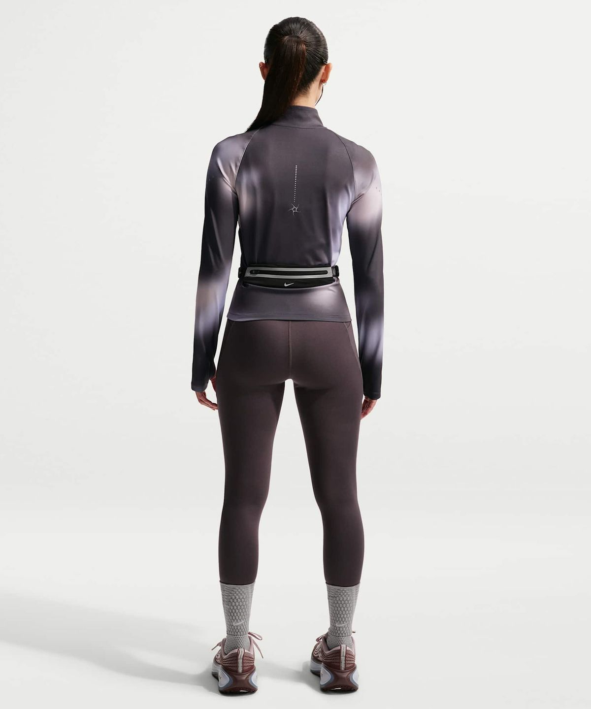 나이키(NIKE) 스위프트 드라이 핏 풀집 미드 레이어 러닝 탑 W - 다크 스모크 그레이:라이트 스모크 그레이 / IQ3754-070