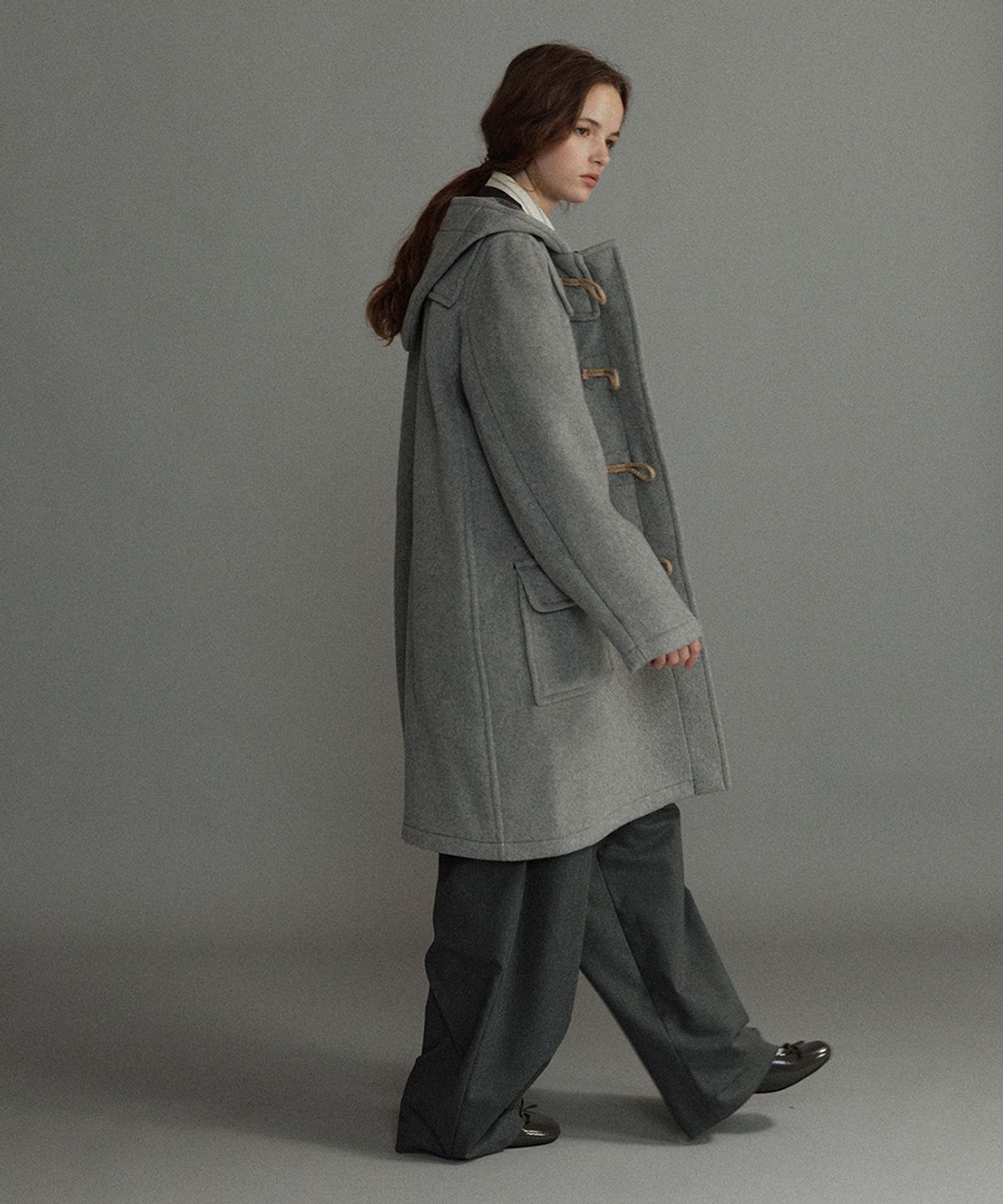 몽고메리(MONTGOMERY) WOMENS CLASSIC FIT DUFFLE COAT WITH WOODEN - PEARL GREY