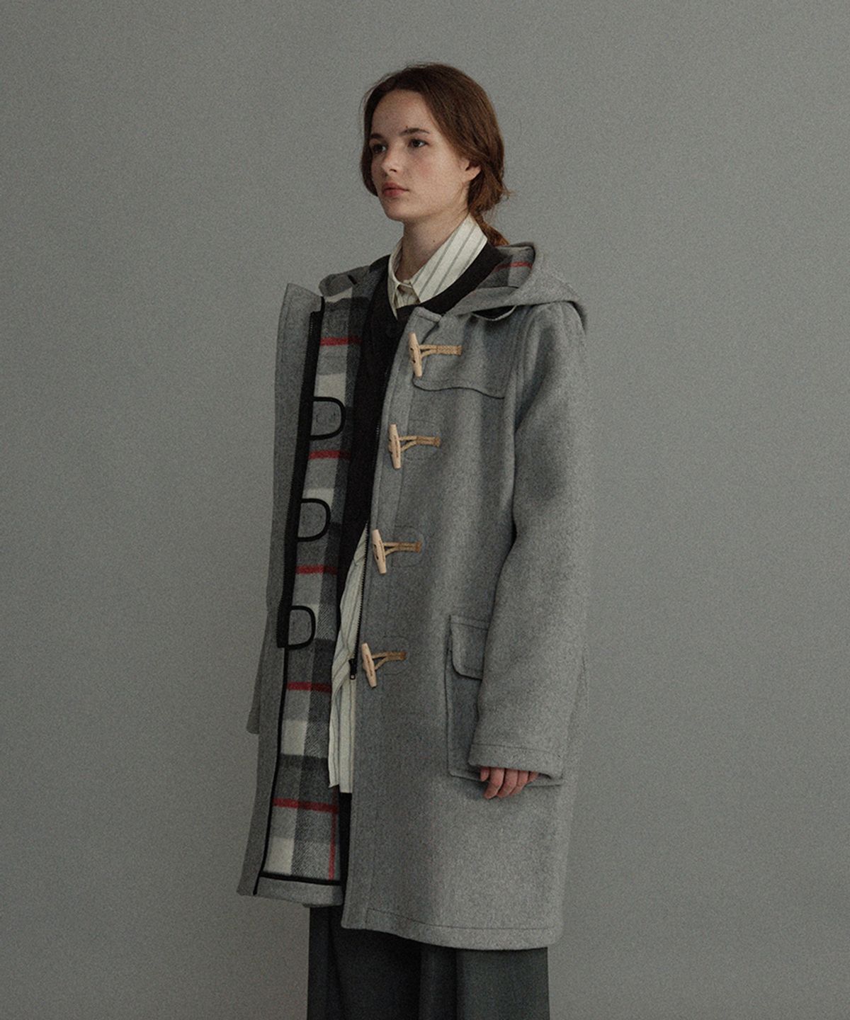 몽고메리(MONTGOMERY) WOMENS CLASSIC FIT DUFFLE COAT WITH WOODEN - PEARL GREY
