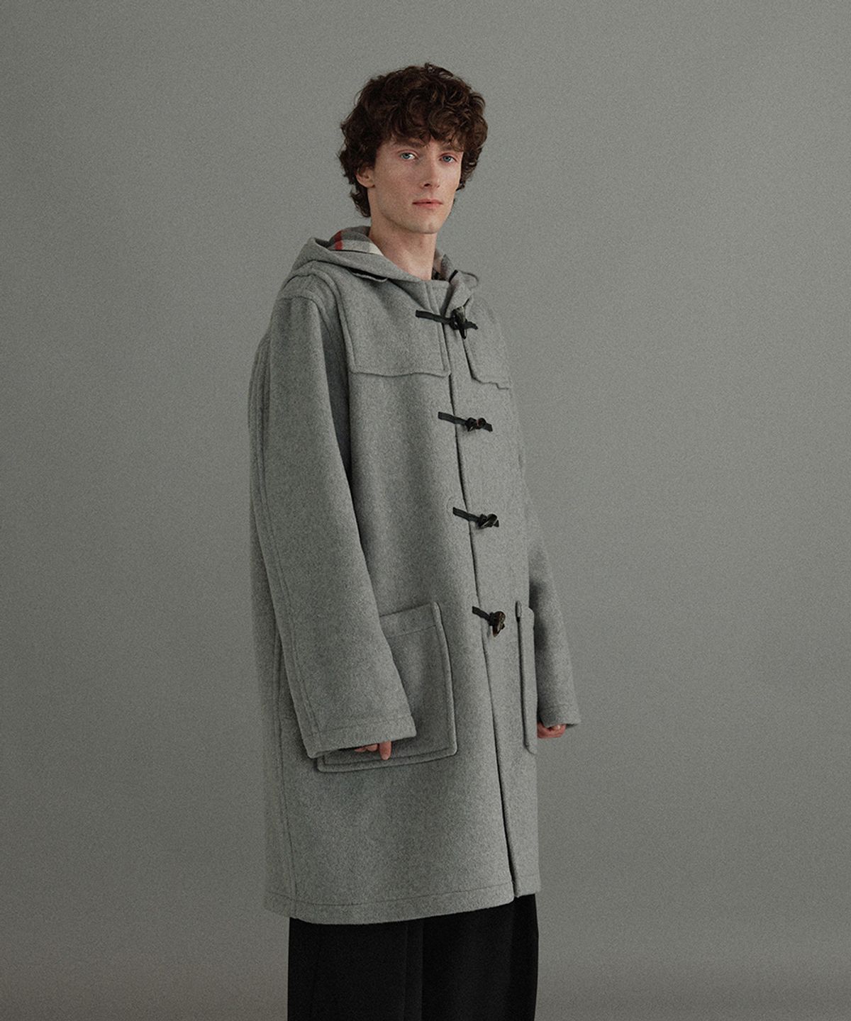 몽고메리(MONTGOMERY) CLASSIC FIT DUFFLE COAT WITH HORN - PEARL GREY