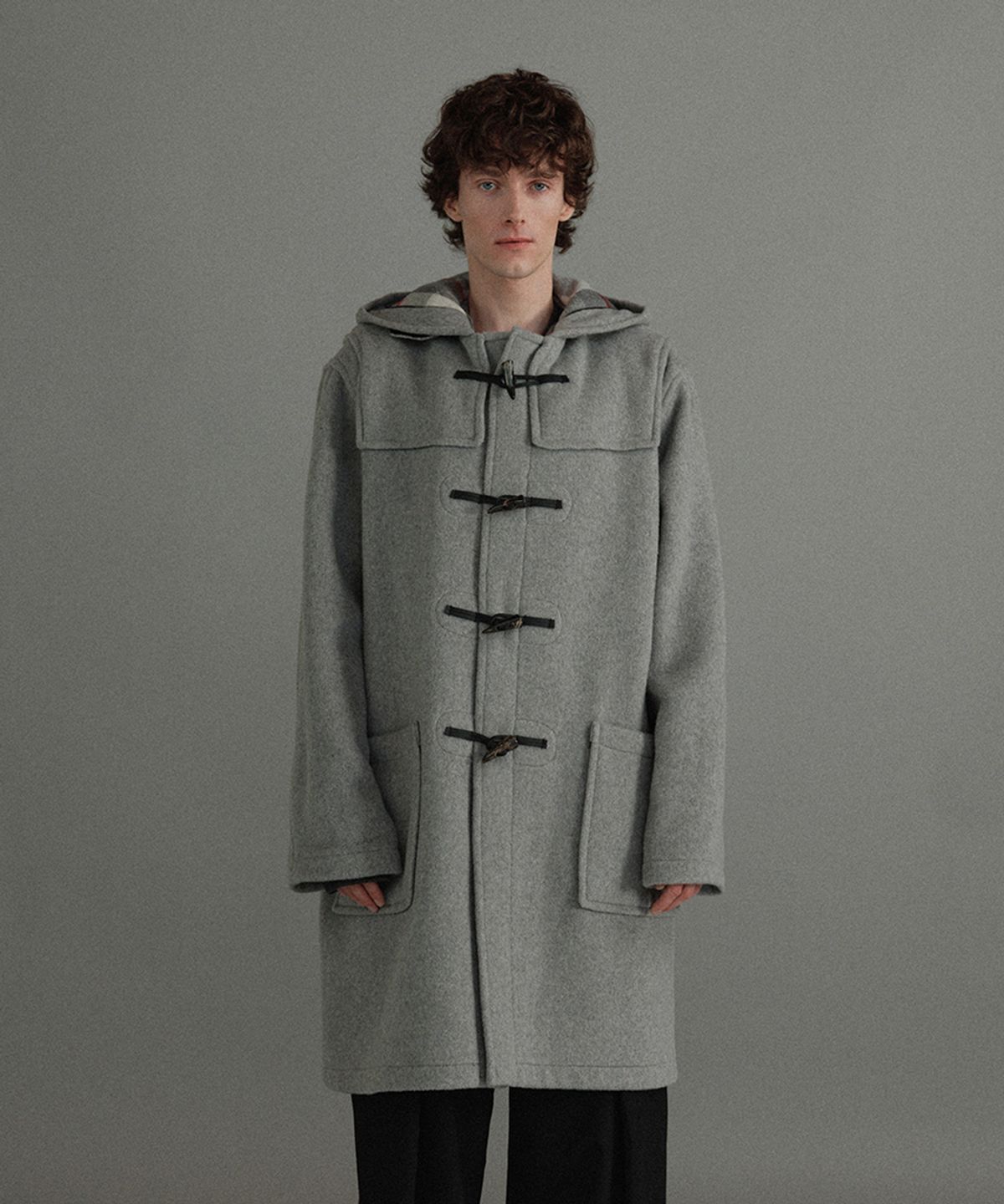 몽고메리(MONTGOMERY) CLASSIC FIT DUFFLE COAT WITH HORN - PEARL GREY