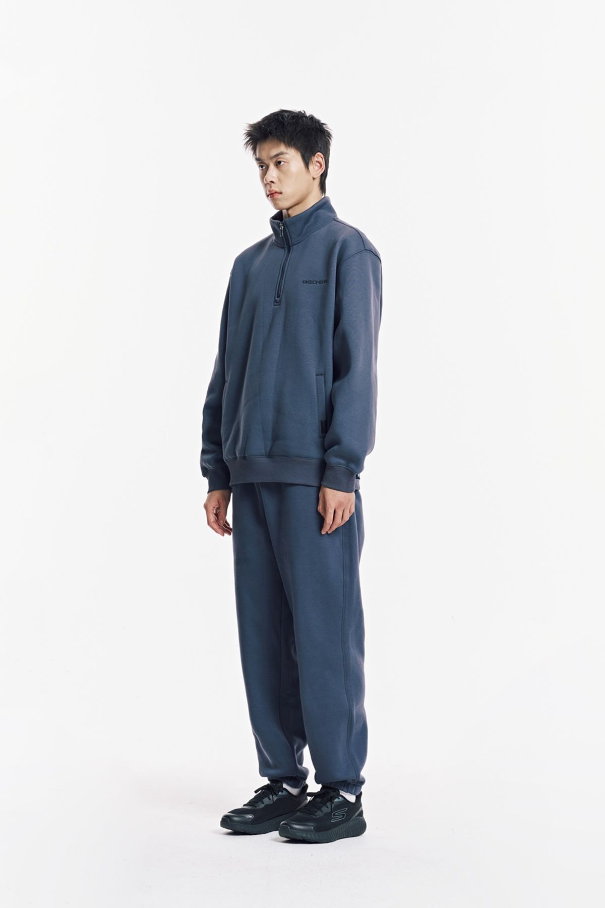 스케쳐스(SKECHERS) 남성 사각기모 배색 하프 반집업 풀오버_SL3MTCFW012