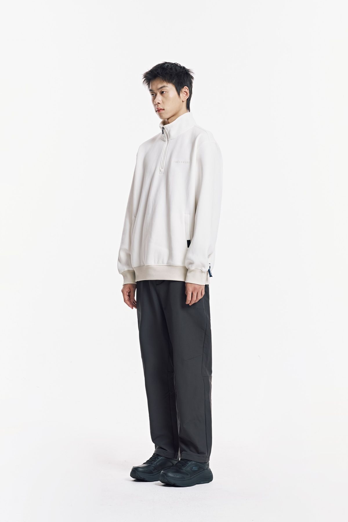 스케쳐스(SKECHERS) 남성 사각기모 배색 하프 반집업 풀오버_SL3MTCFW011
