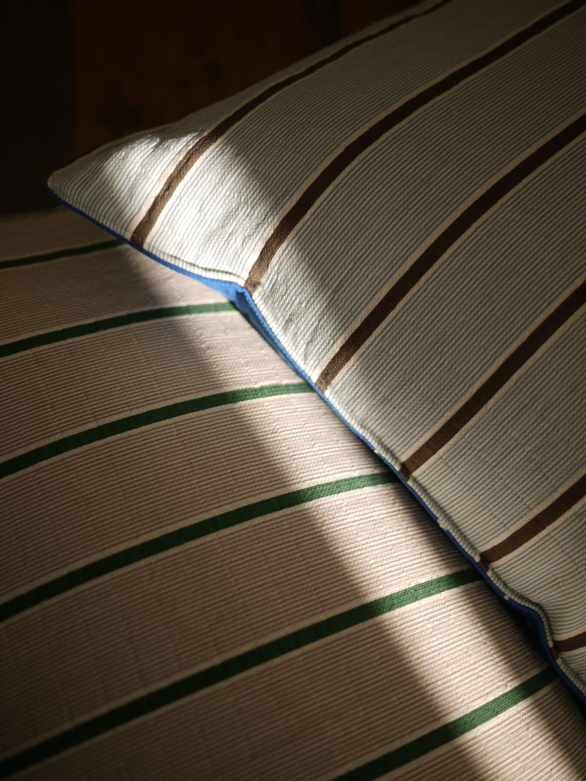 봄봄패브릭스(BOMBOM FABRICS) Tripple Cotton pillow case white flower + yellow stripe)