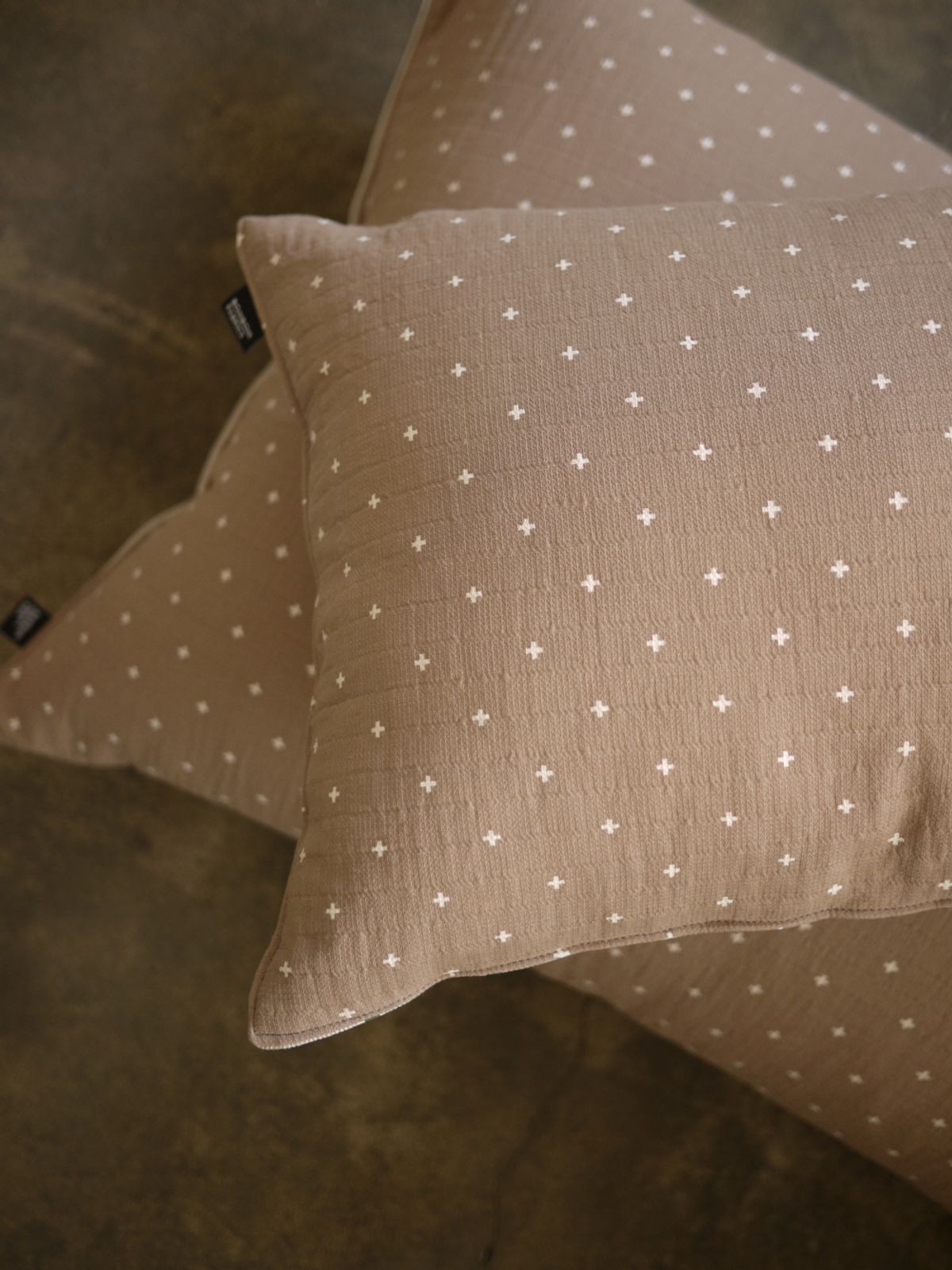 봄봄패브릭스(BOMBOM FABRICS) Tripple Cotton pillow case white flower + yellow stripe)