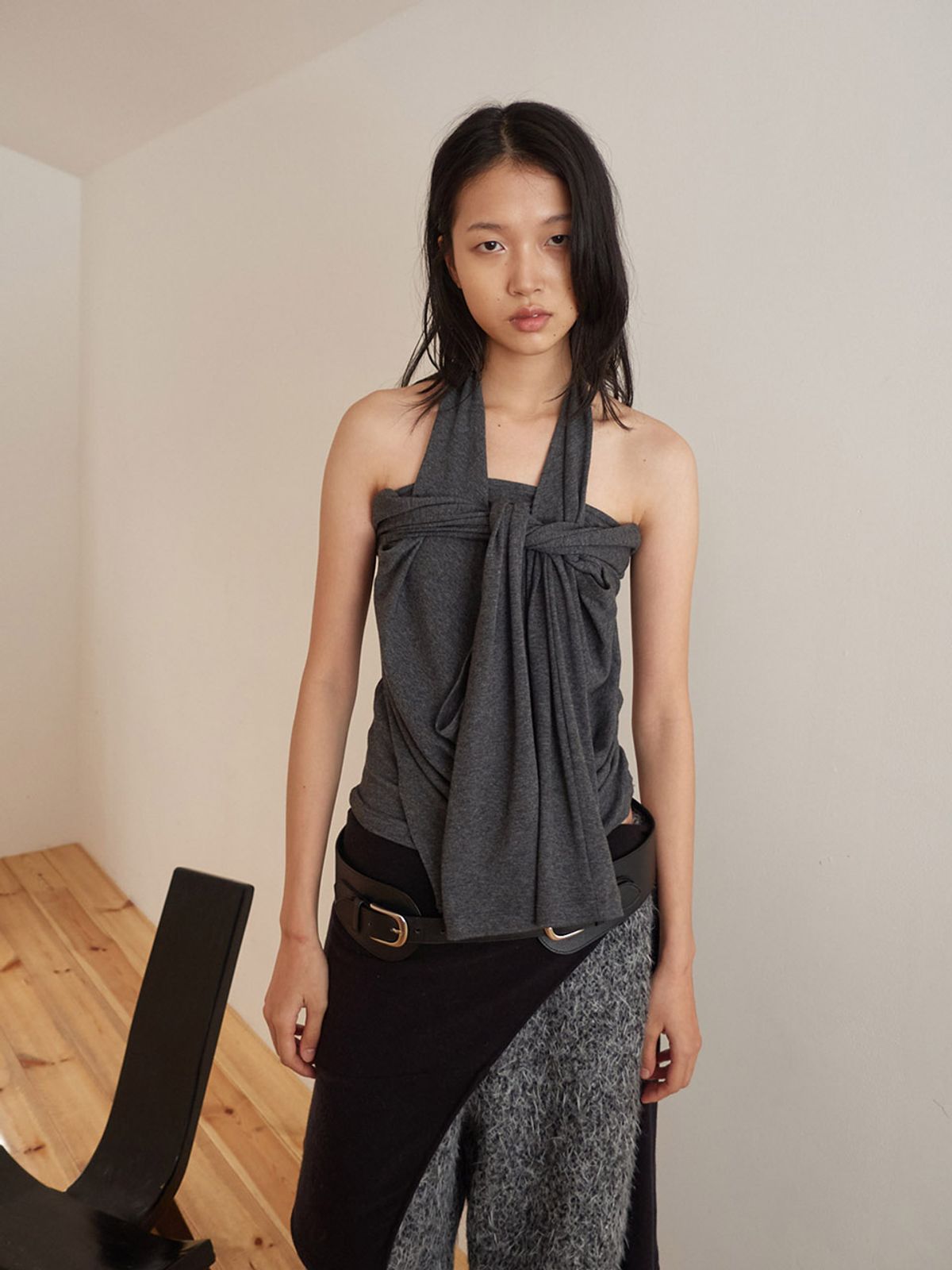 세릭(CERRIC) LAYERED HALTER TOP / CHARCOAL
