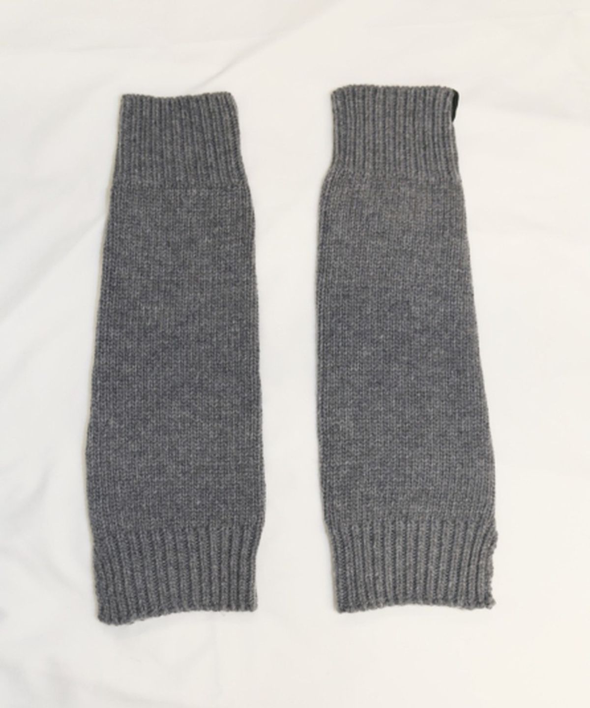 디에토(DEETO) Slit-Hem Leg Warmers [CHARCOAL]