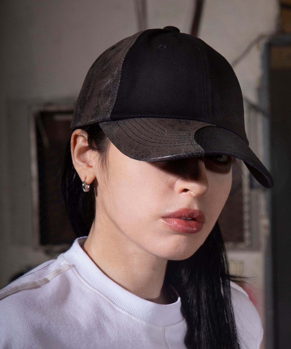김익(KIMMICK) 크레비스 비대칭 볼캡 모자