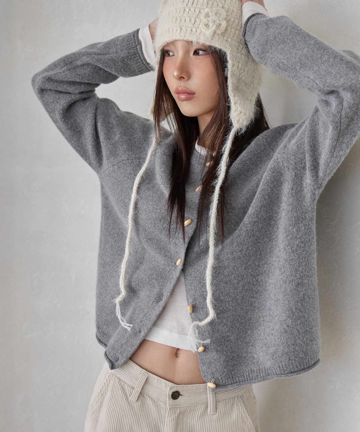 런던다다(LONDONDADA) WOOL BLENDED OVAL BUTTON CREW-NECK CARDIGAN, GREY