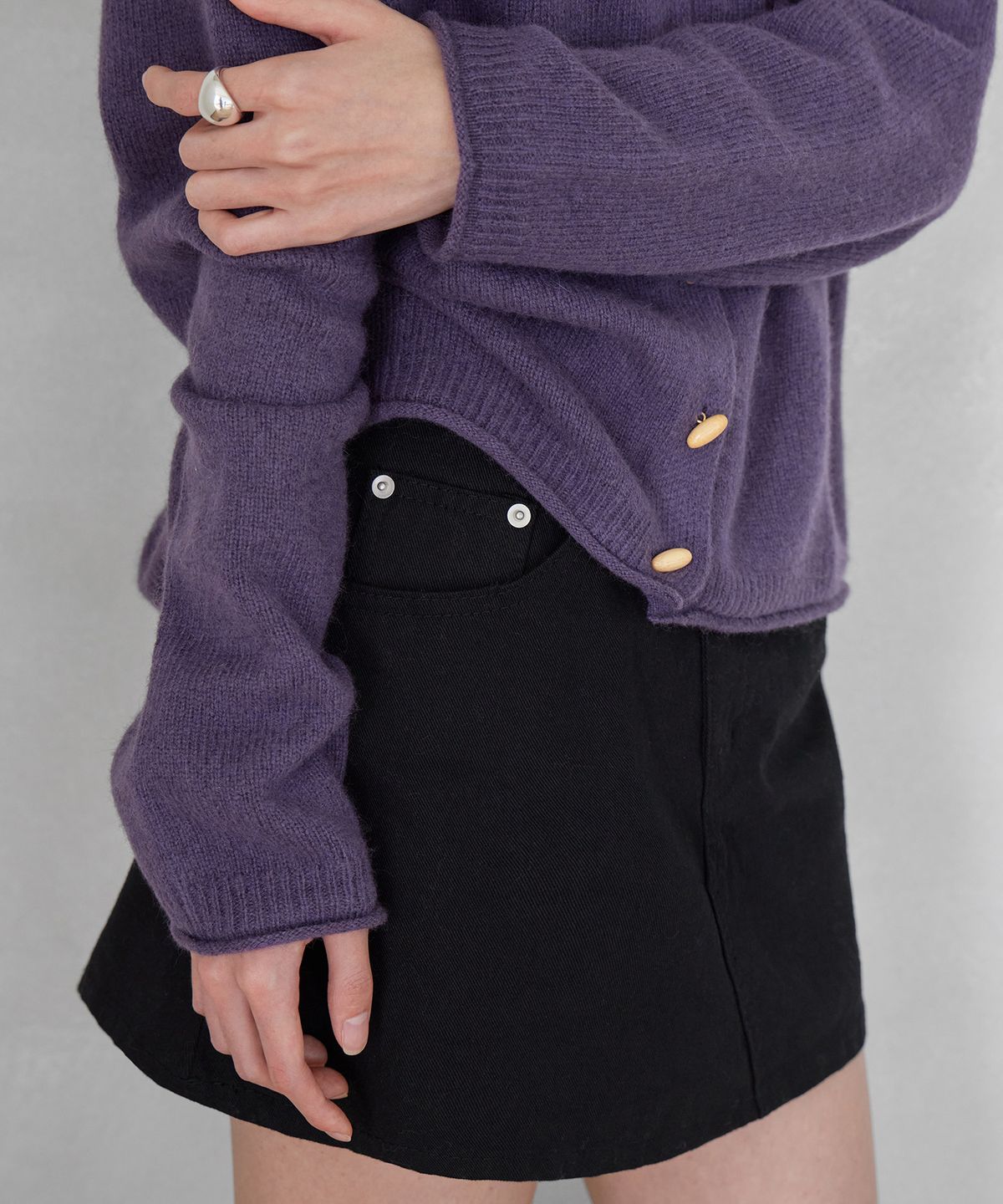 런던다다(LONDONDADA) WOOL BLENDED OVAL BUTTON CREW-NECK CARDIGAN, PURPLE