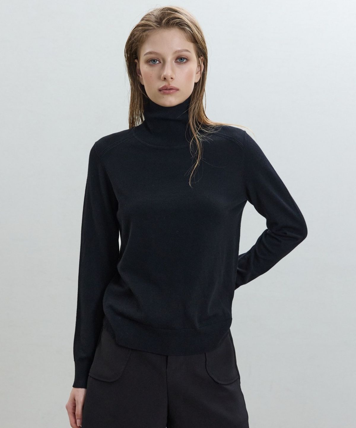 디에토(DEETO) Basic Thin Turtleneck [BLACK]