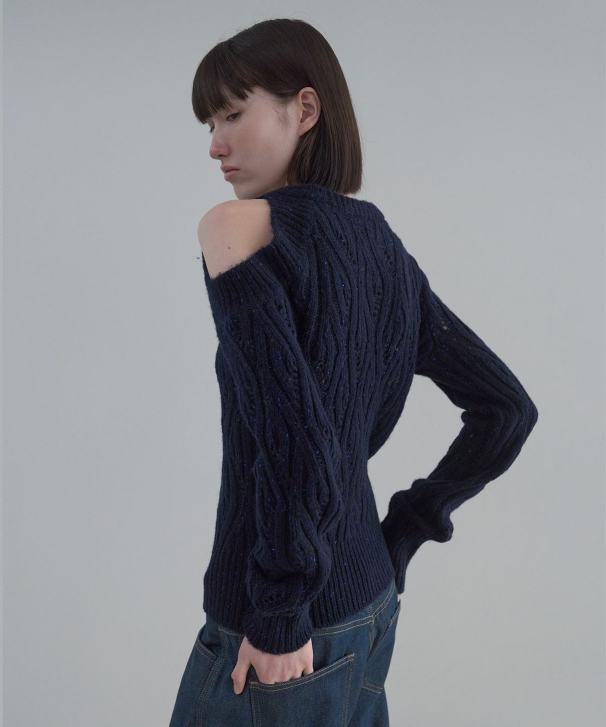 디에토(DEETO) Shoulder Cut-Out Cable Pullover [NAVY]