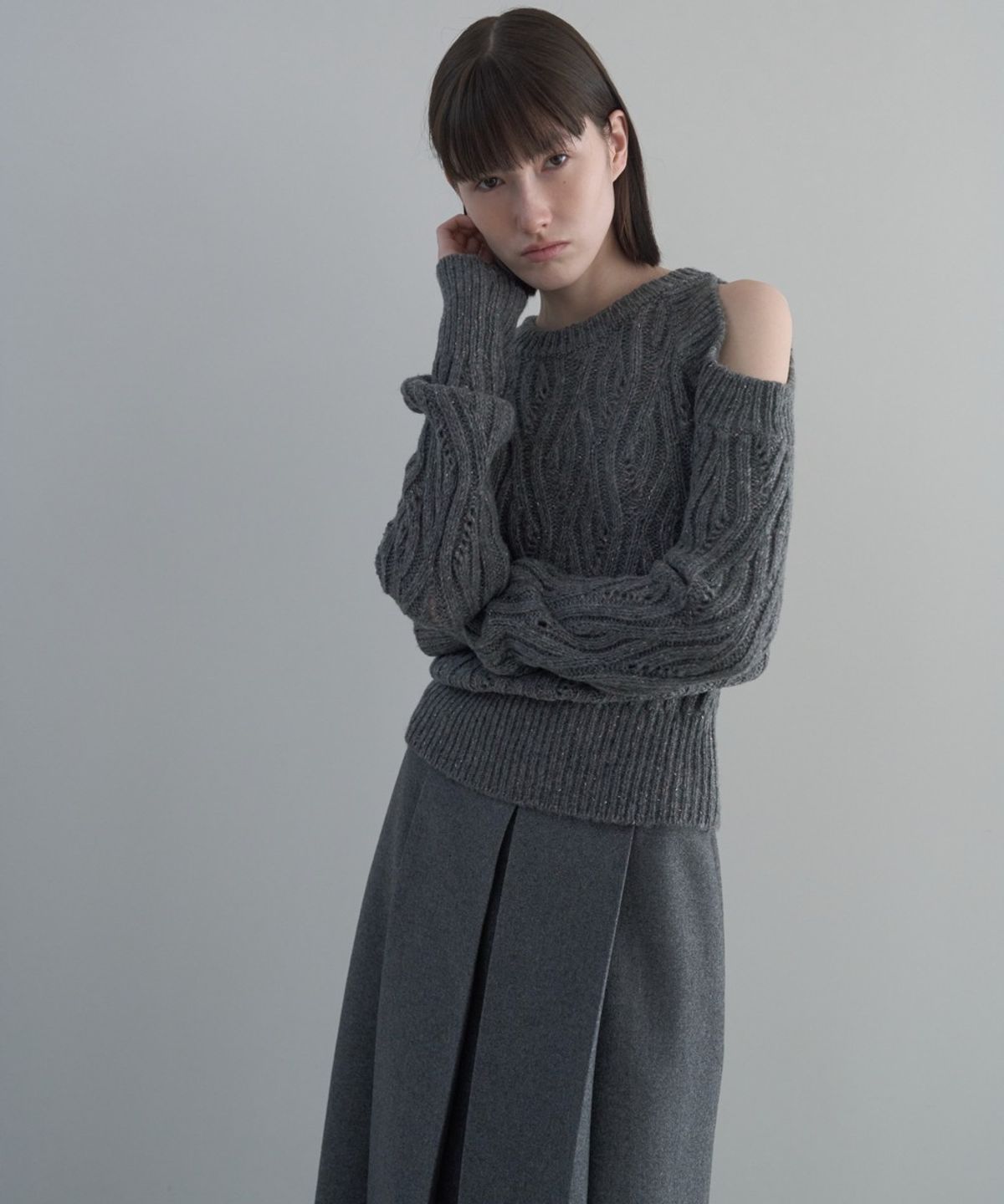 디에토(DEETO) Shoulder Cut-Out Cable Pullover [GREY]
