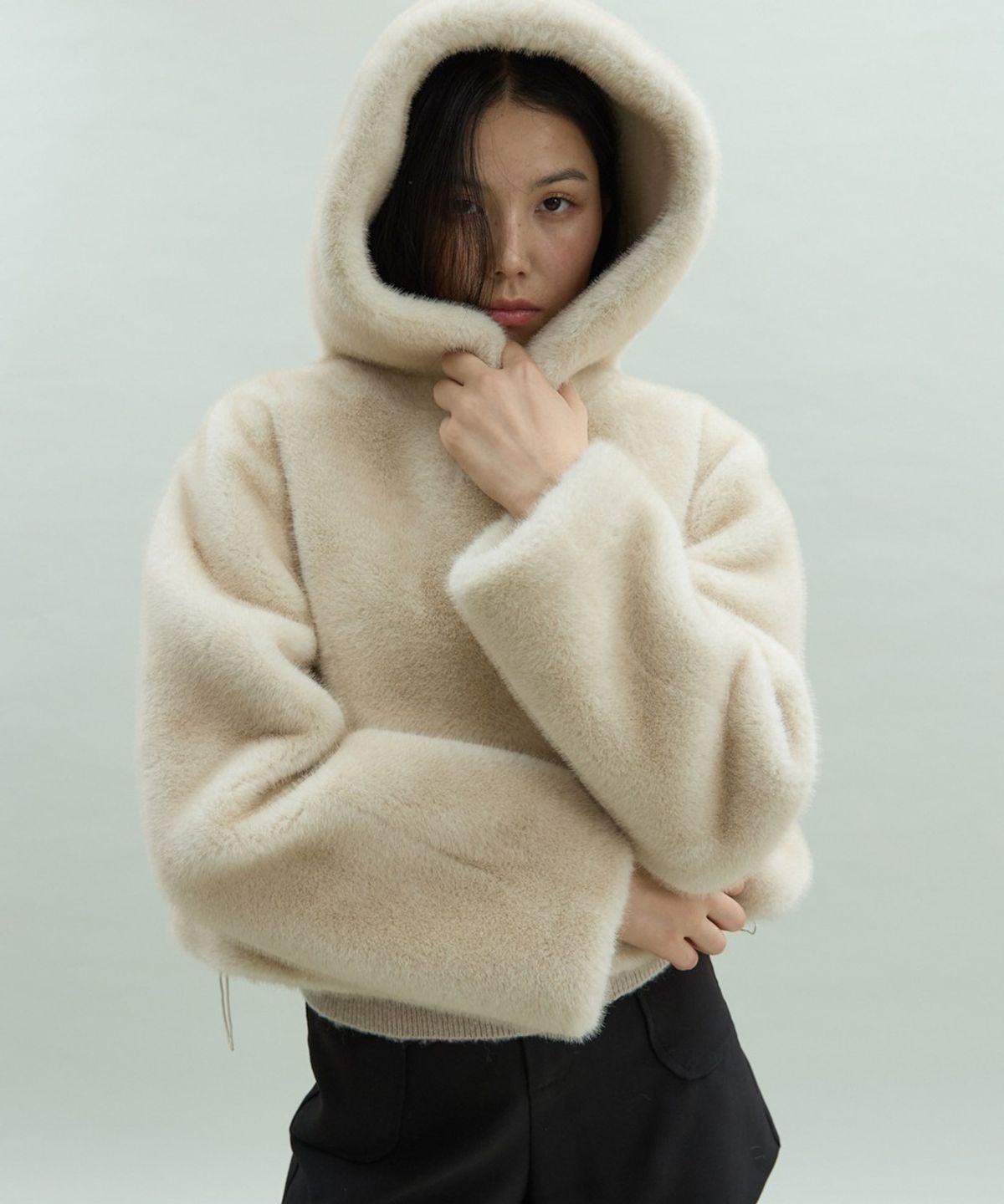 디에토(DEETO) Faux Fur Hoodie Jacket [BEIGE]