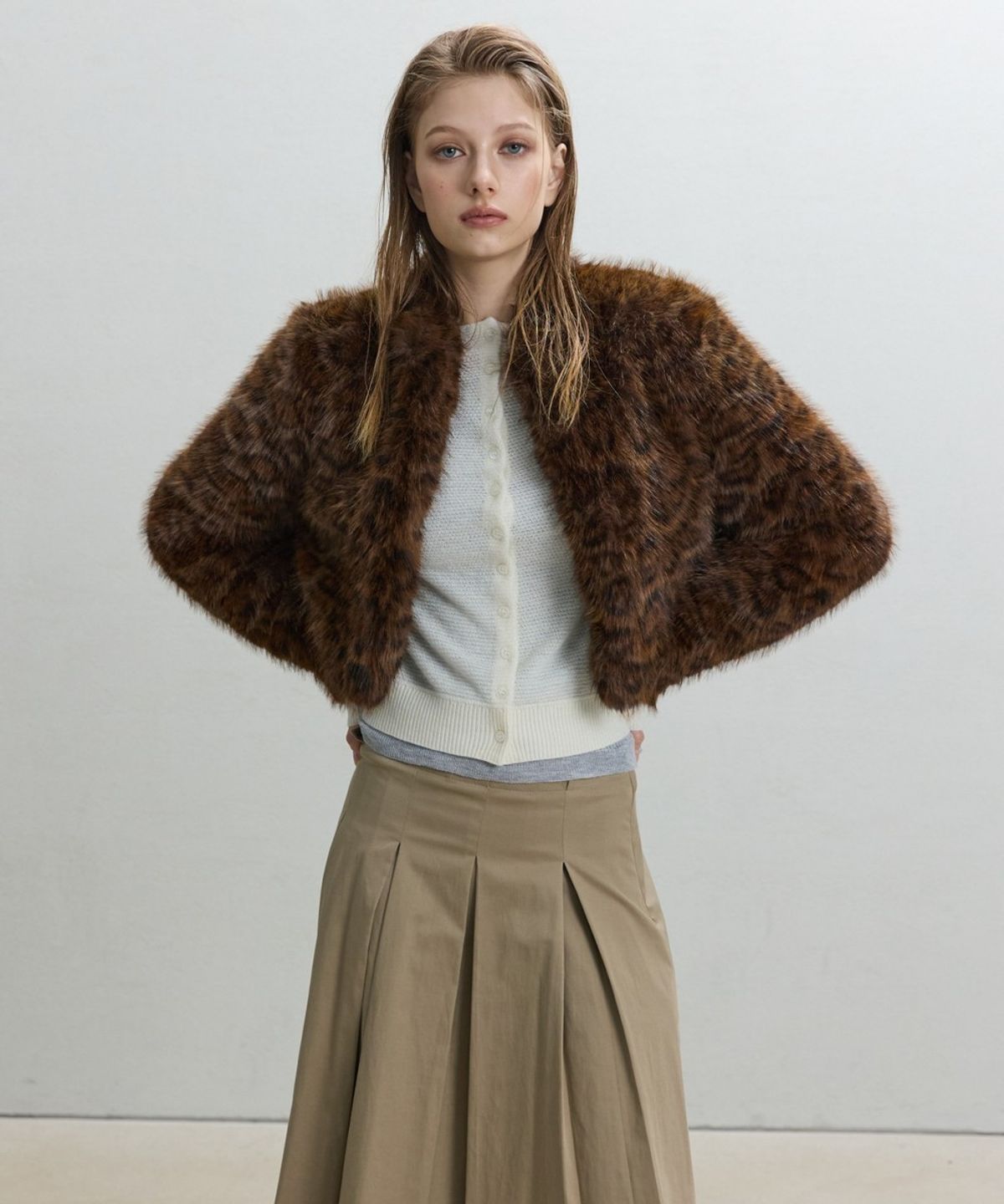 디에토(DEETO) Leopard Print Faux Fur Jacket [BROWN]