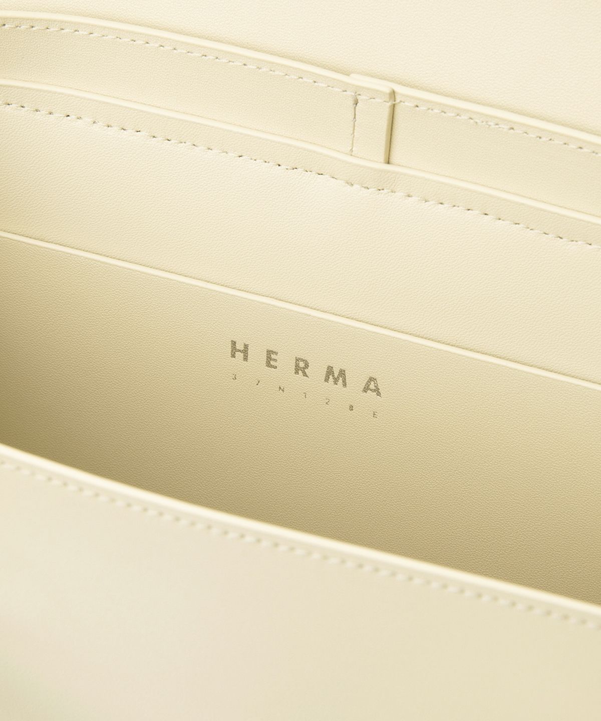 헤르마(HERMA) 일리 백팩 버터