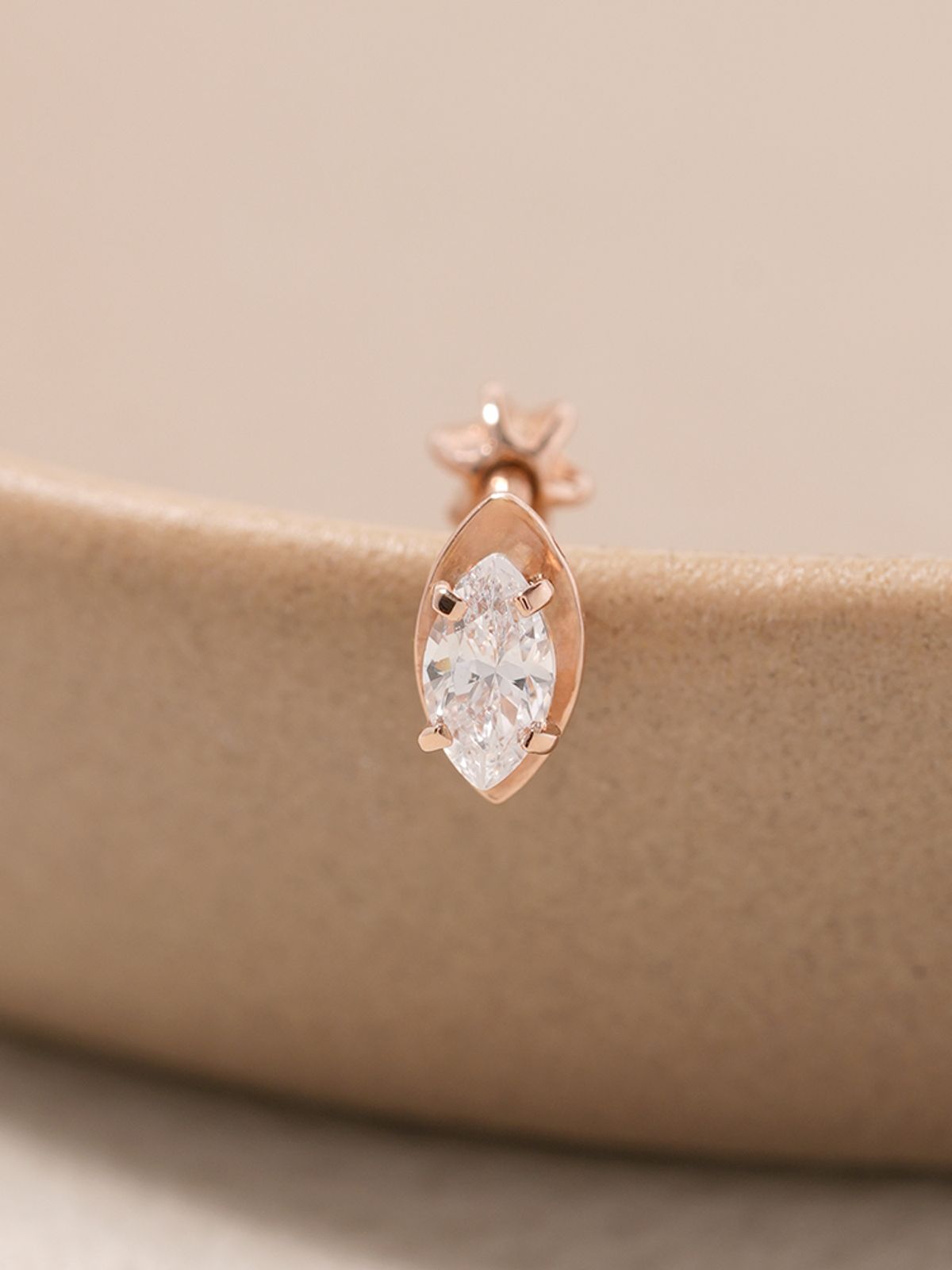 미니멀피어싱(MINIMALPIERCING) 14K 18K 눈꽃 실루엣 크리스탈 피어싱