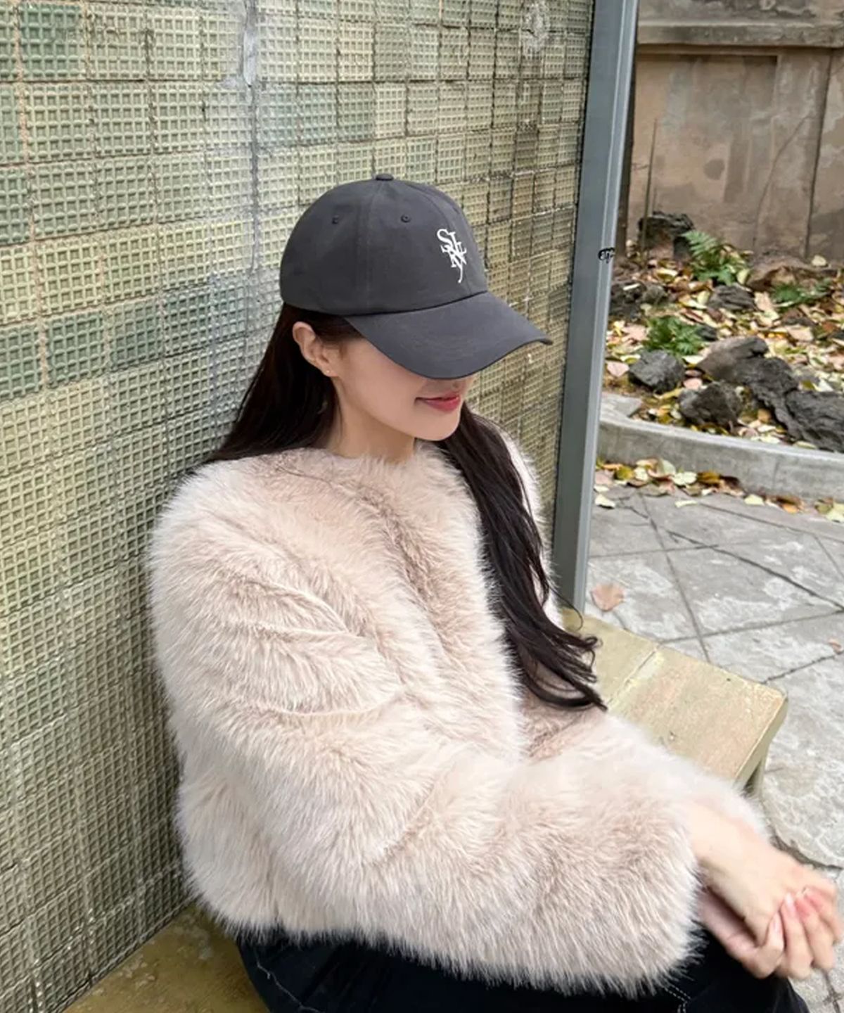 소이렌(SOYLEN) 세리프 레이어드 심볼 캡 (차콜)