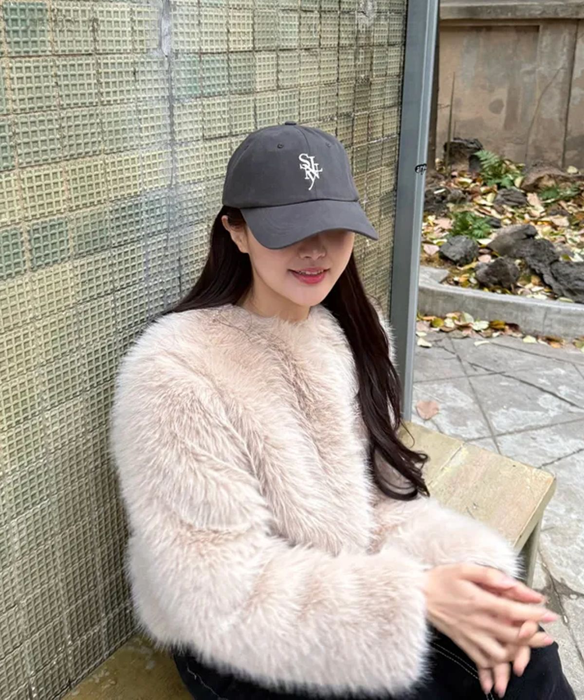 소이렌(SOYLEN) 세리프 레이어드 심볼 캡 (차콜)