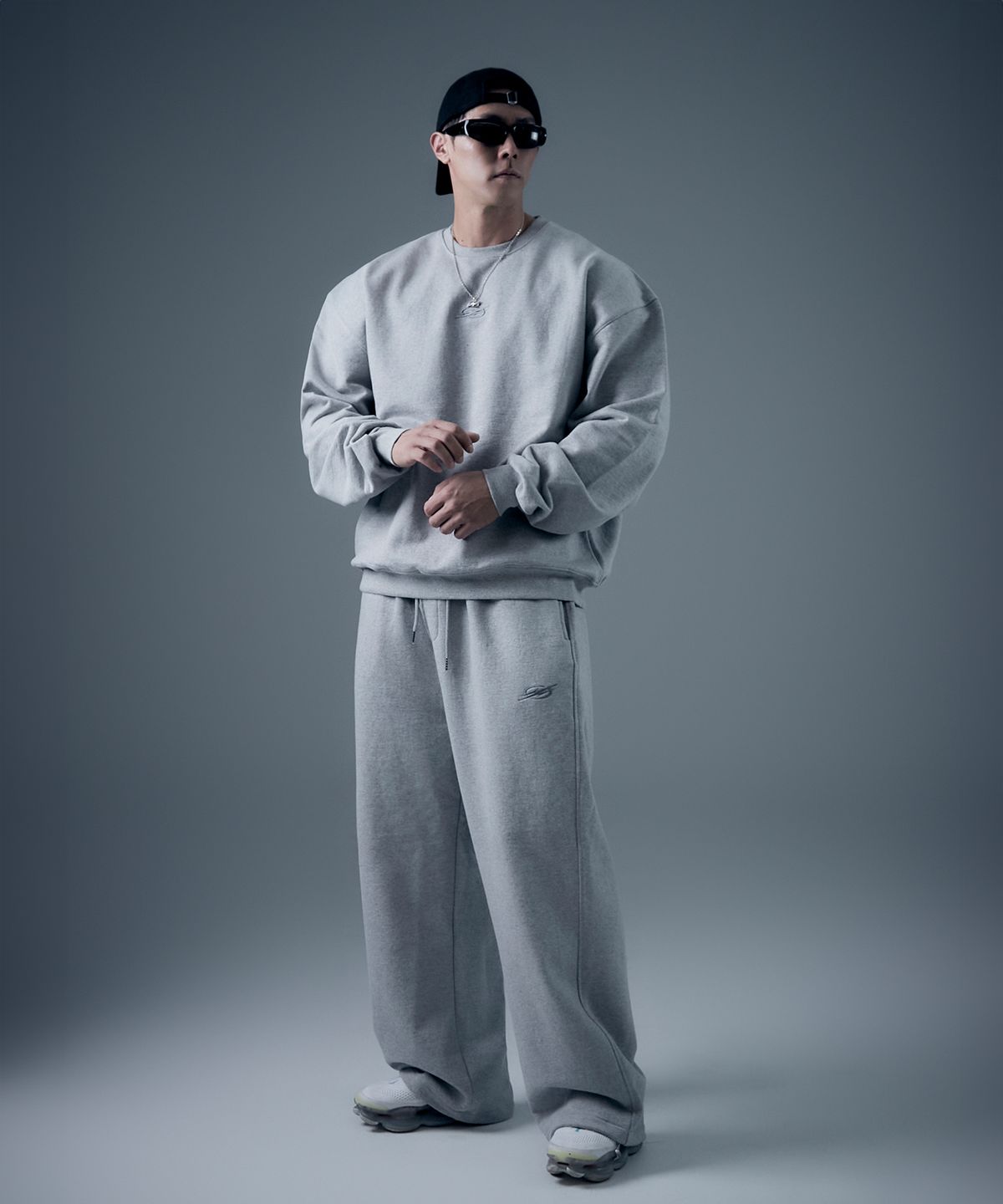 더랭크(THERANK) BASIC SYMBOL STITCH SWEATSHIRT [MELANGE GREY]