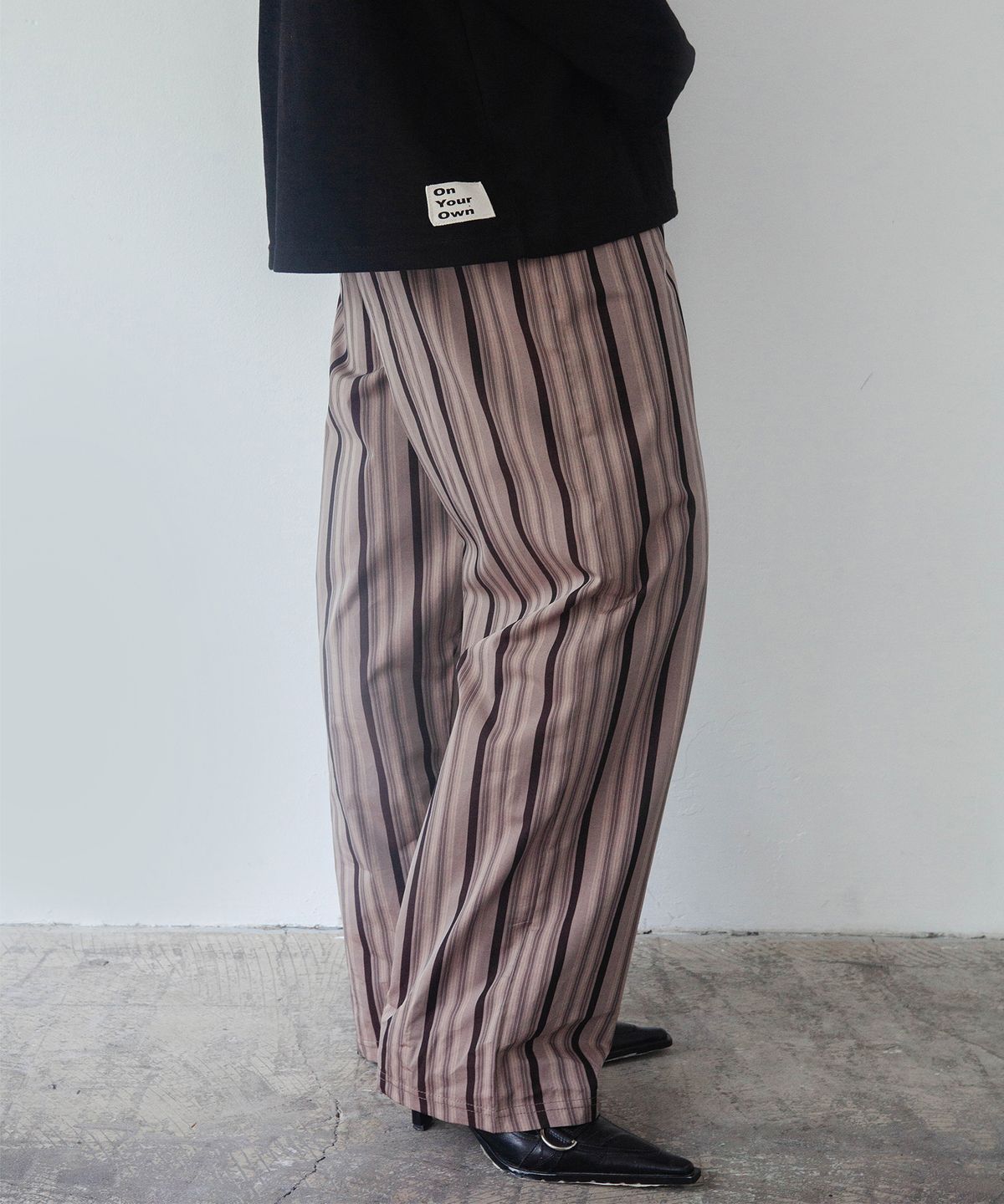 온유어오운(ONYOUROWN) BROWN STRIPED TROUSERS